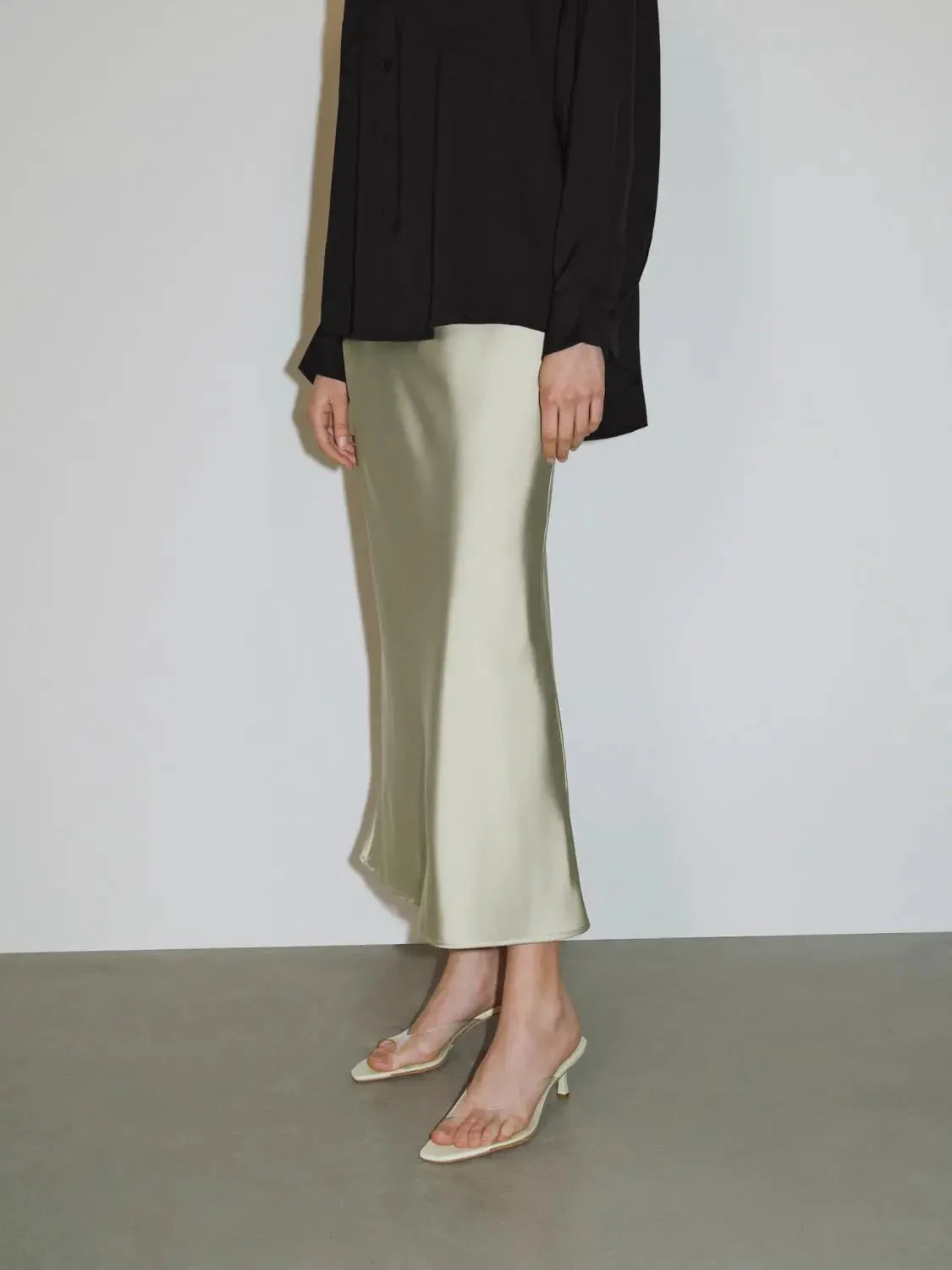 8398-cream-satin-style-fishtail-slip-maxi-skirt-10.webp Cream Satin-Style Fishtail Slip Maxi Skirt