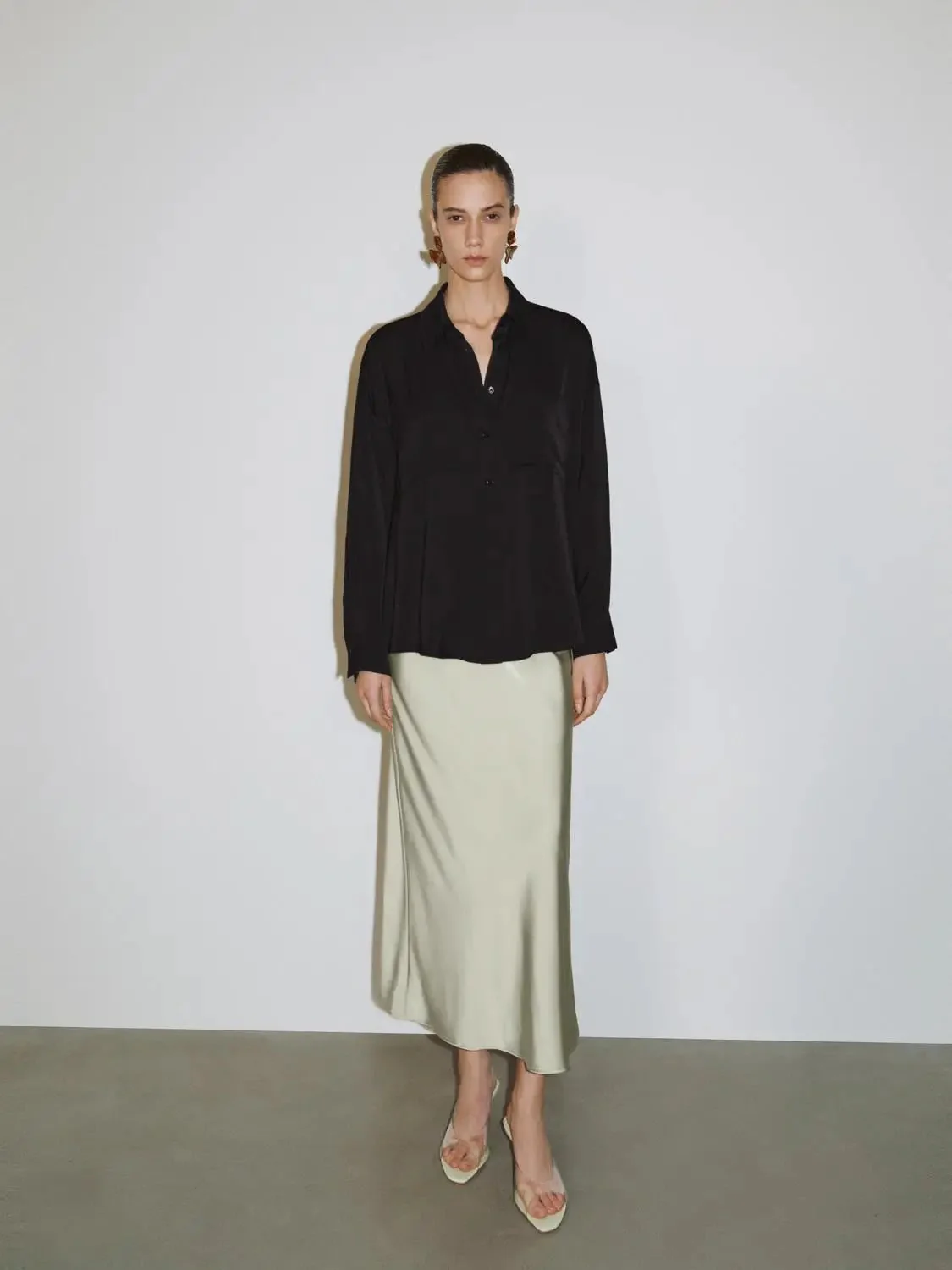 8398-cream-satin-style-fishtail-slip-maxi-skirt-14.webp Cream Satin-Style Fishtail Slip Maxi Skirt