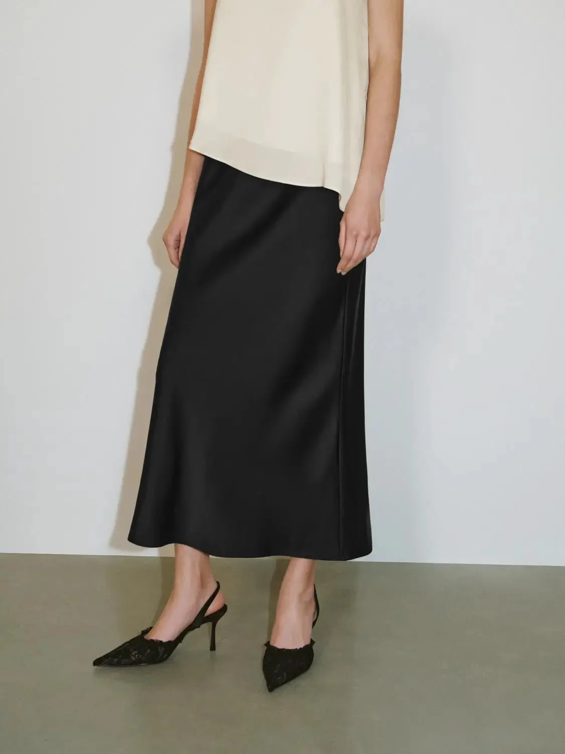 8398-cream-satin-style-fishtail-slip-maxi-skirt-17.webp Cream Satin-Style Fishtail Slip Maxi Skirt