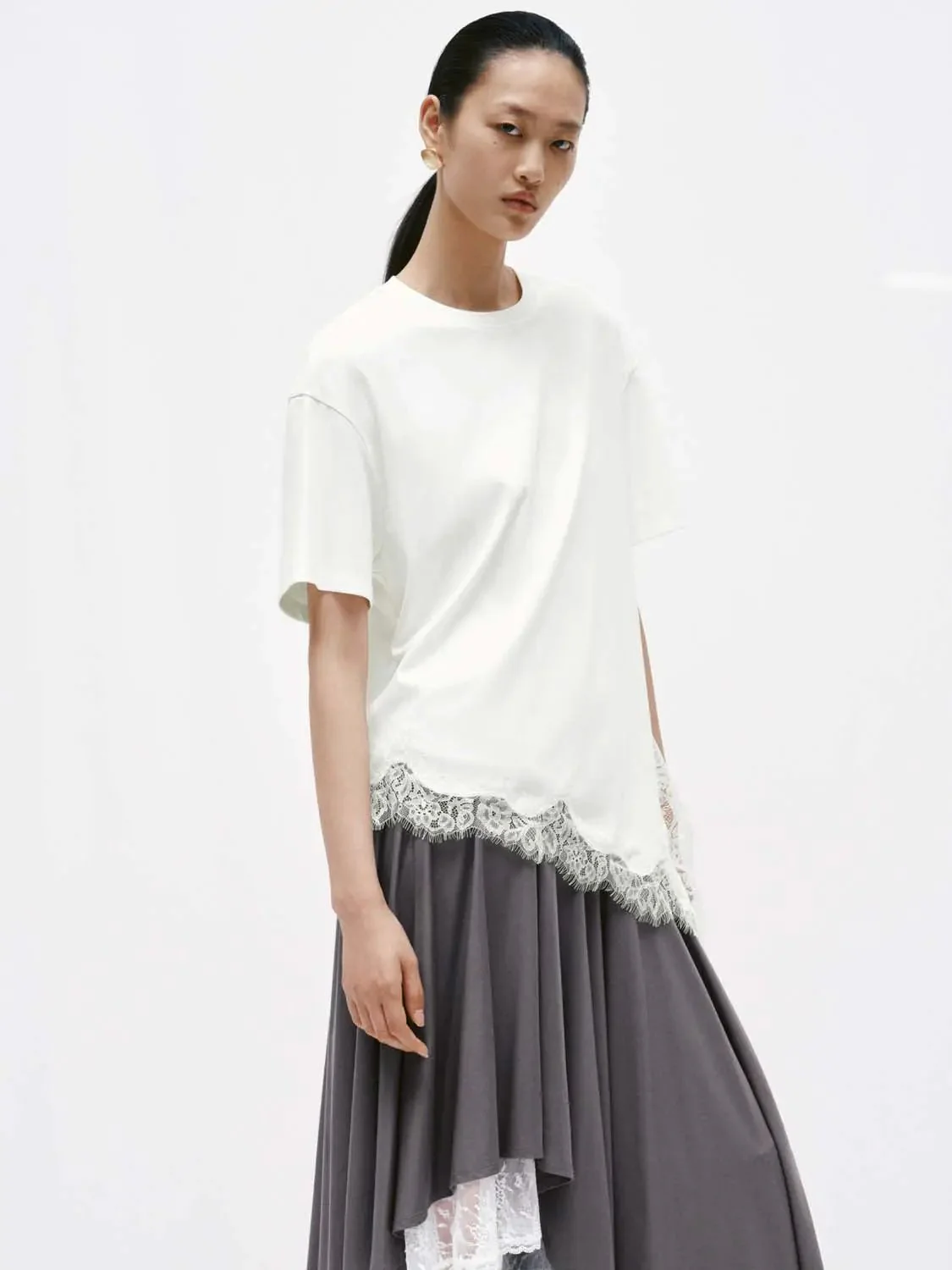 858-cotton-blend-lace-hem-loose-fit-everyday-tee-2.webp Cotton Blend Lace Hem Loose Fit Everyday Tee