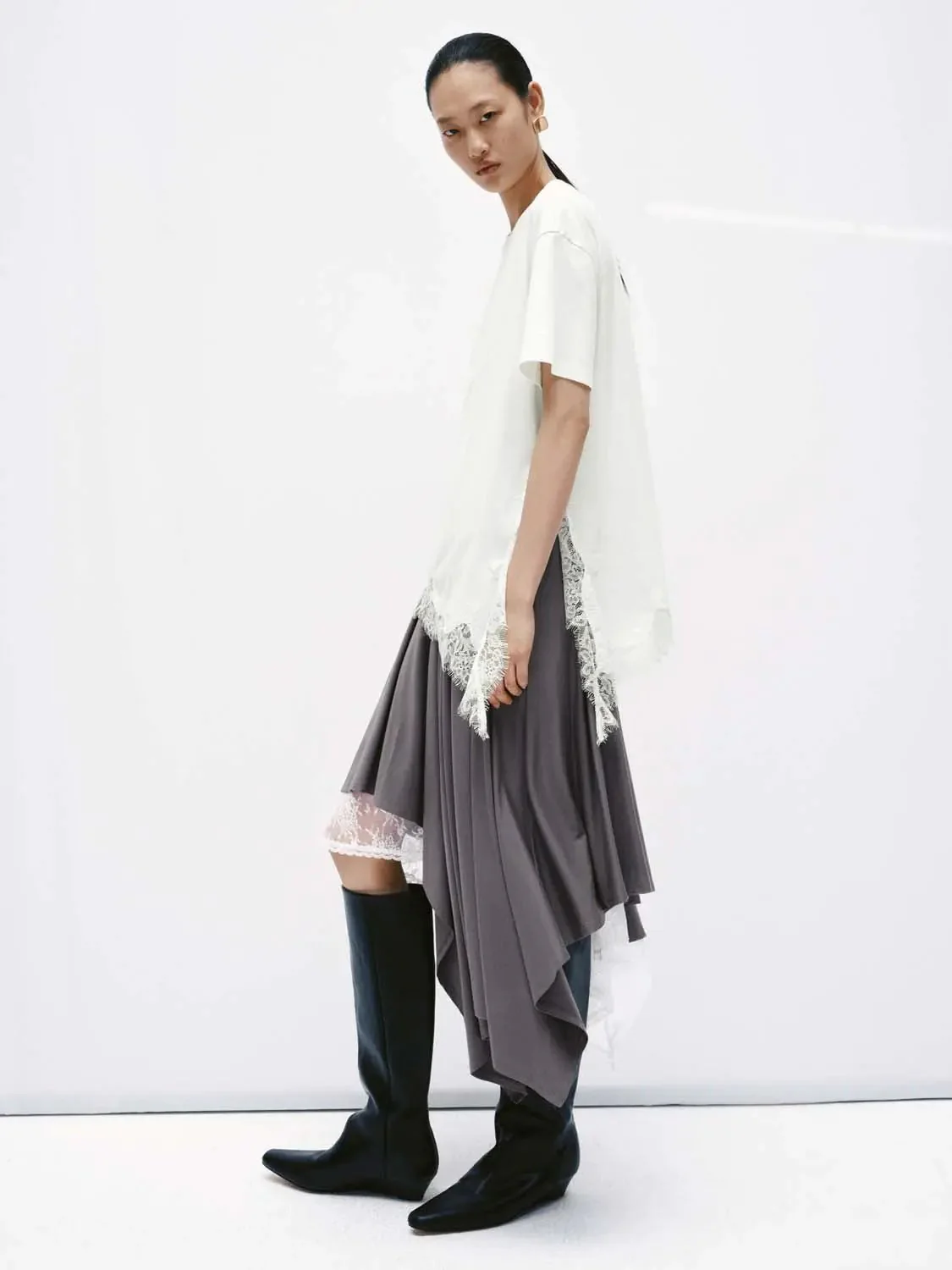 858-cotton-blend-lace-hem-loose-fit-everyday-tee-4.webp Cotton Blend Lace Hem Loose Fit Everyday Tee