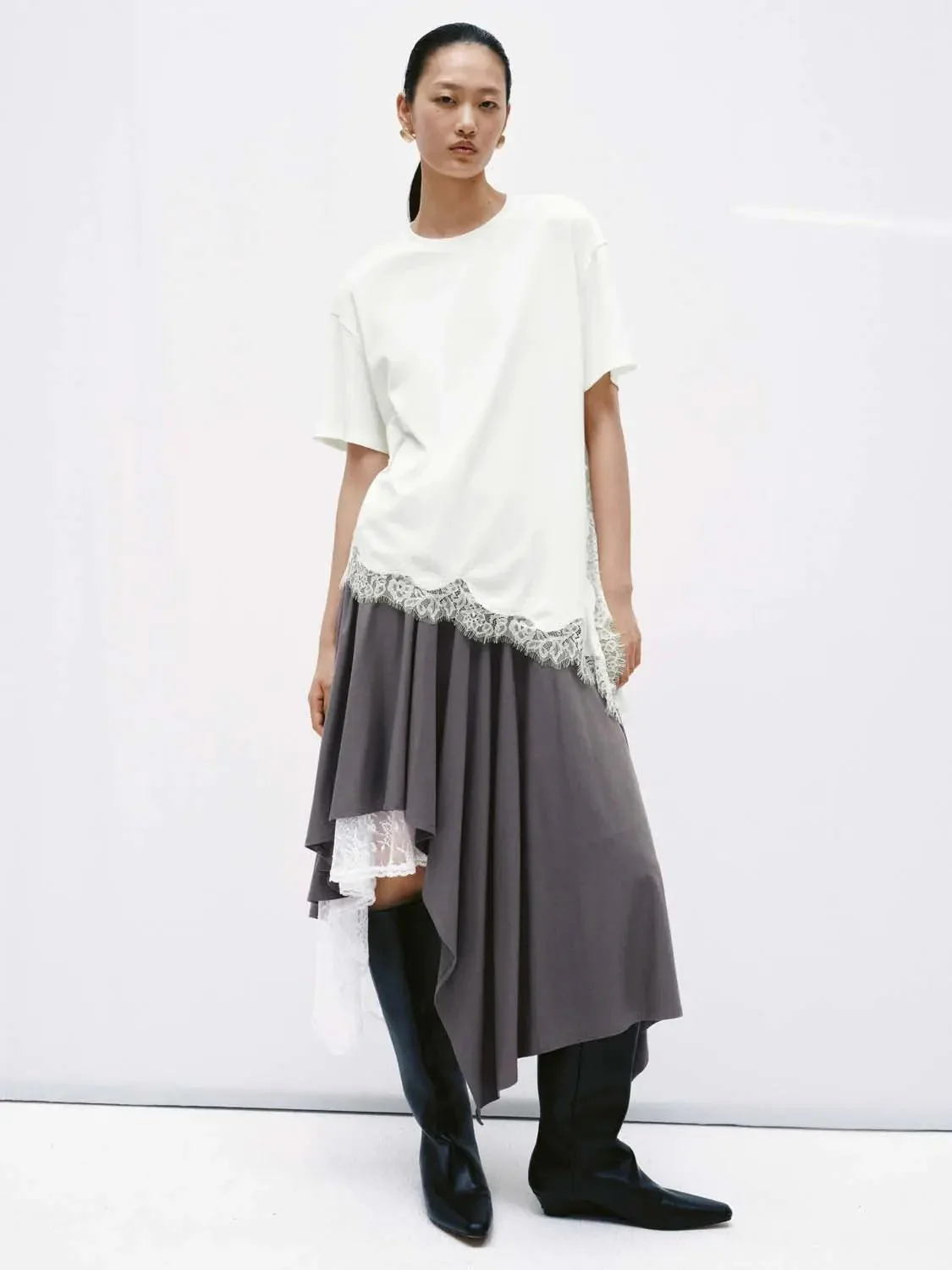 858-cotton-blend-lace-hem-loose-fit-everyday-tee-5.webp Cotton Blend Lace Hem Loose Fit Everyday Tee