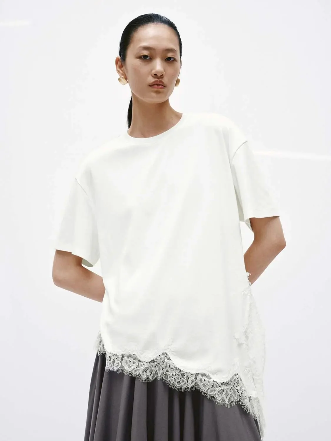 858-cotton-blend-lace-hem-loose-fit-everyday-tee-9.webp Cotton Blend Lace Hem Loose Fit Everyday Tee