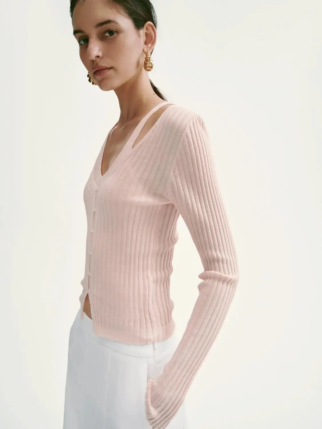 8668-ribbed-viscose-cardigans-with-cutout-button-details-2.webp Ribbed Viscose Cardigans With Cutout Button Details