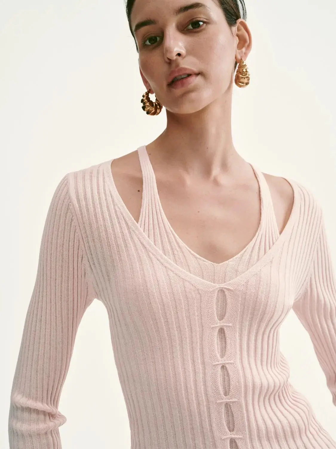 8668-ribbed-viscose-cardigans-with-cutout-button-details-3.webp Ribbed Viscose Cardigans With Cutout Button Details