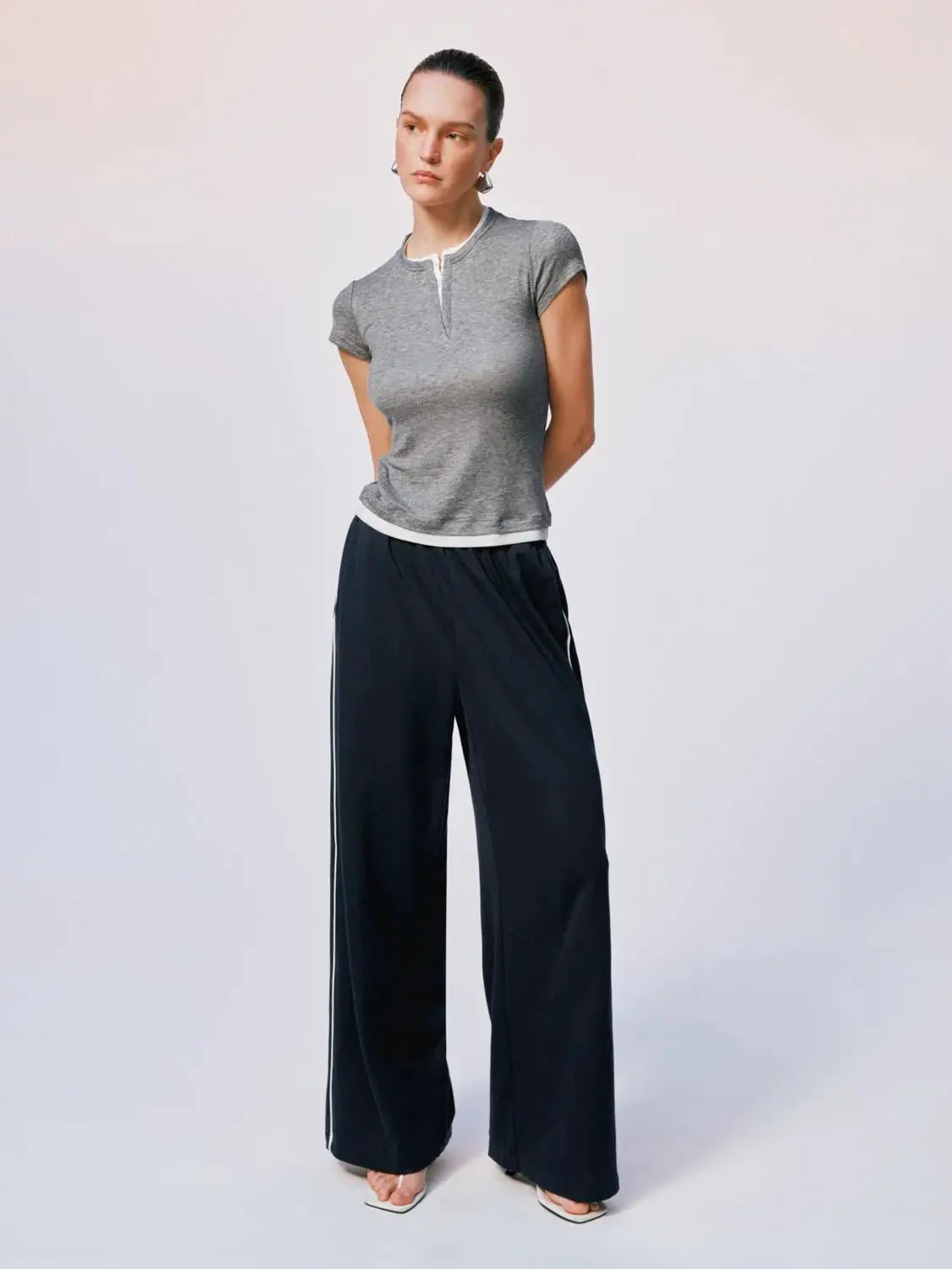 8686-wide-leg-elastic-waist-pull-on-pants-2.webp Wide Leg Elastic Waist Pull On Pants