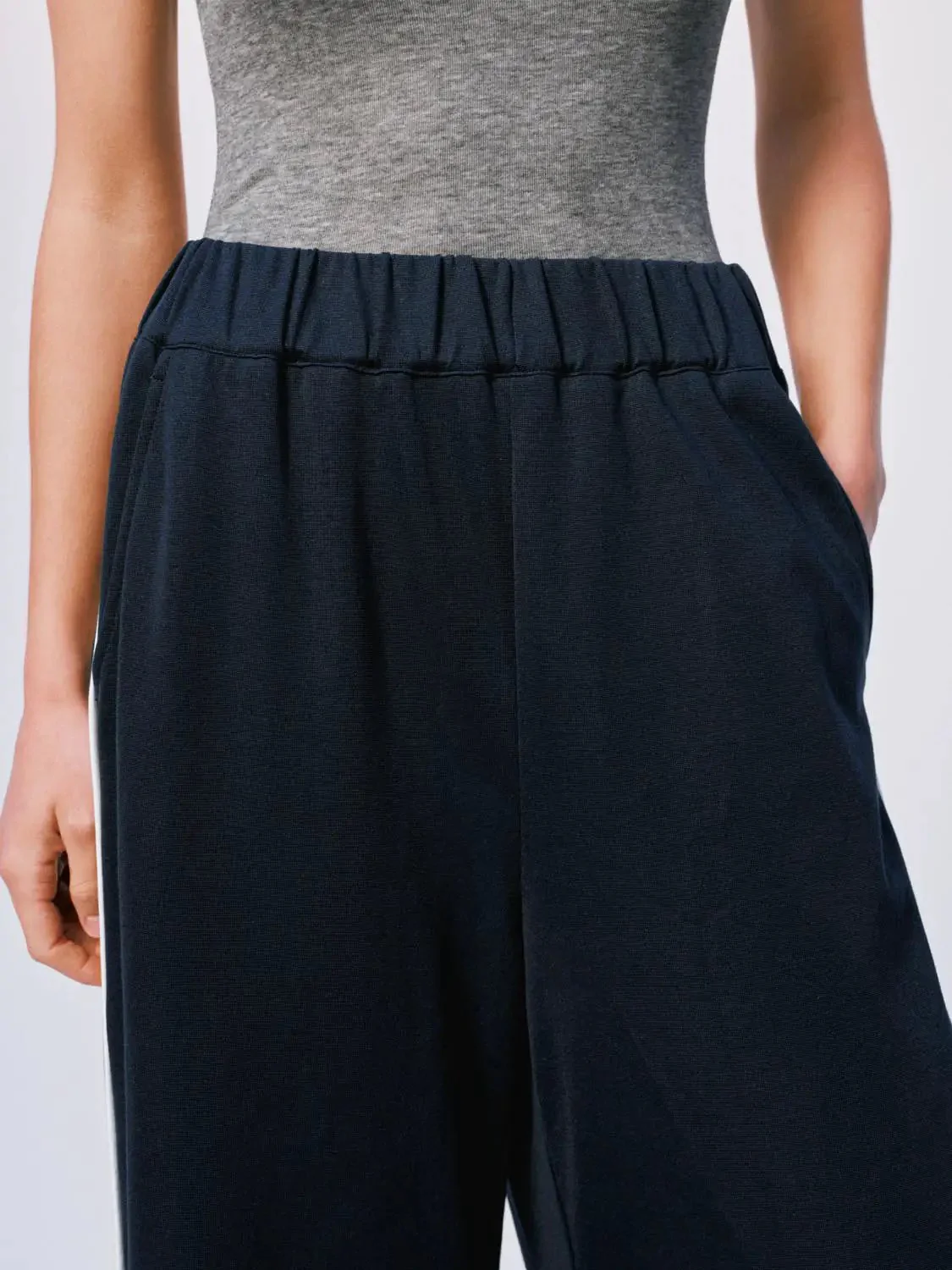 8686-wide-leg-elastic-waist-pull-on-pants-6.webp Wide Leg Elastic Waist Pull On Pants