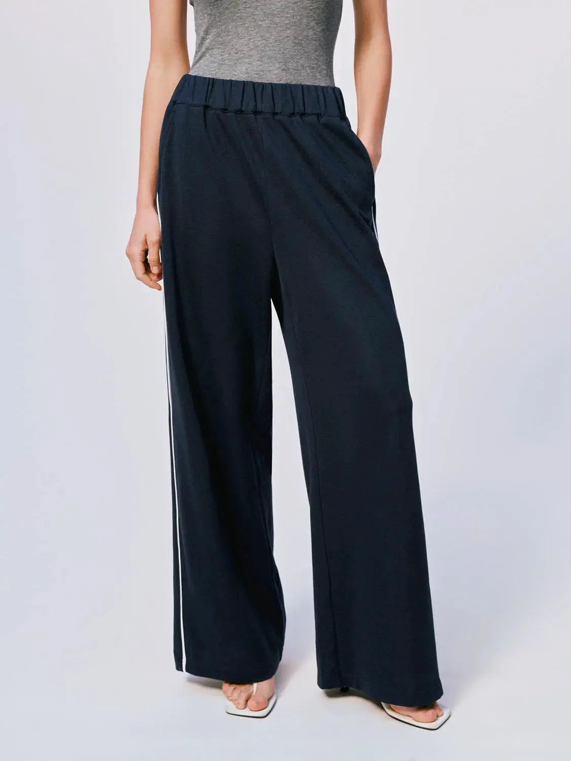 8686-wide-leg-elastic-waist-pull-on-pants-9.webp Wide Leg Elastic Waist Pull On Pants