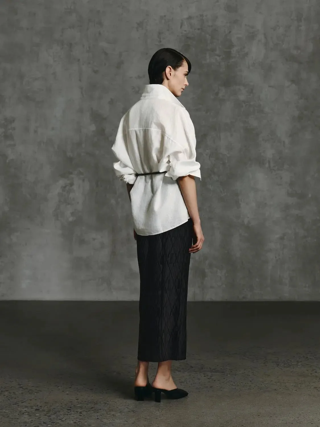 8693-elegant-crinkled-textured-polyester-maxi-pleated-skirts-4.webp Elegant Crinkled Textured Polyester Maxi Pleated Skirts