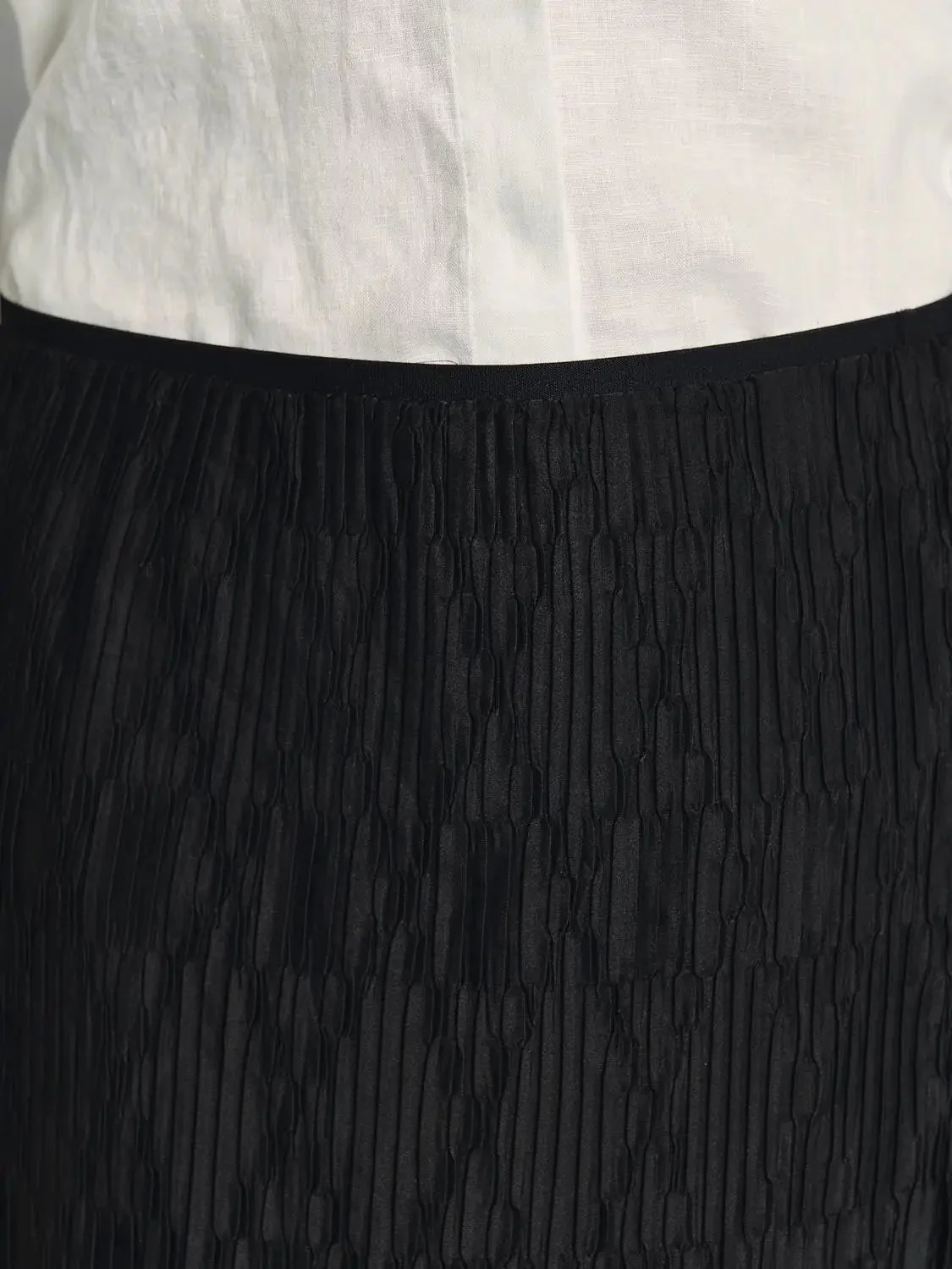 8693-elegant-crinkled-textured-polyester-maxi-pleated-skirts-5.webp Elegant Crinkled Textured Polyester Maxi Pleated Skirts
