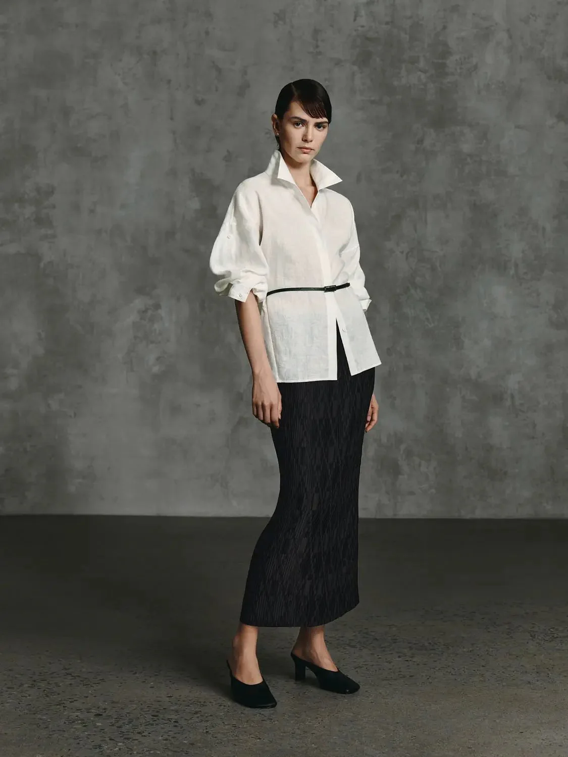 8693-elegant-crinkled-textured-polyester-maxi-pleated-skirts-6.webp Elegant Crinkled Textured Polyester Maxi Pleated Skirts