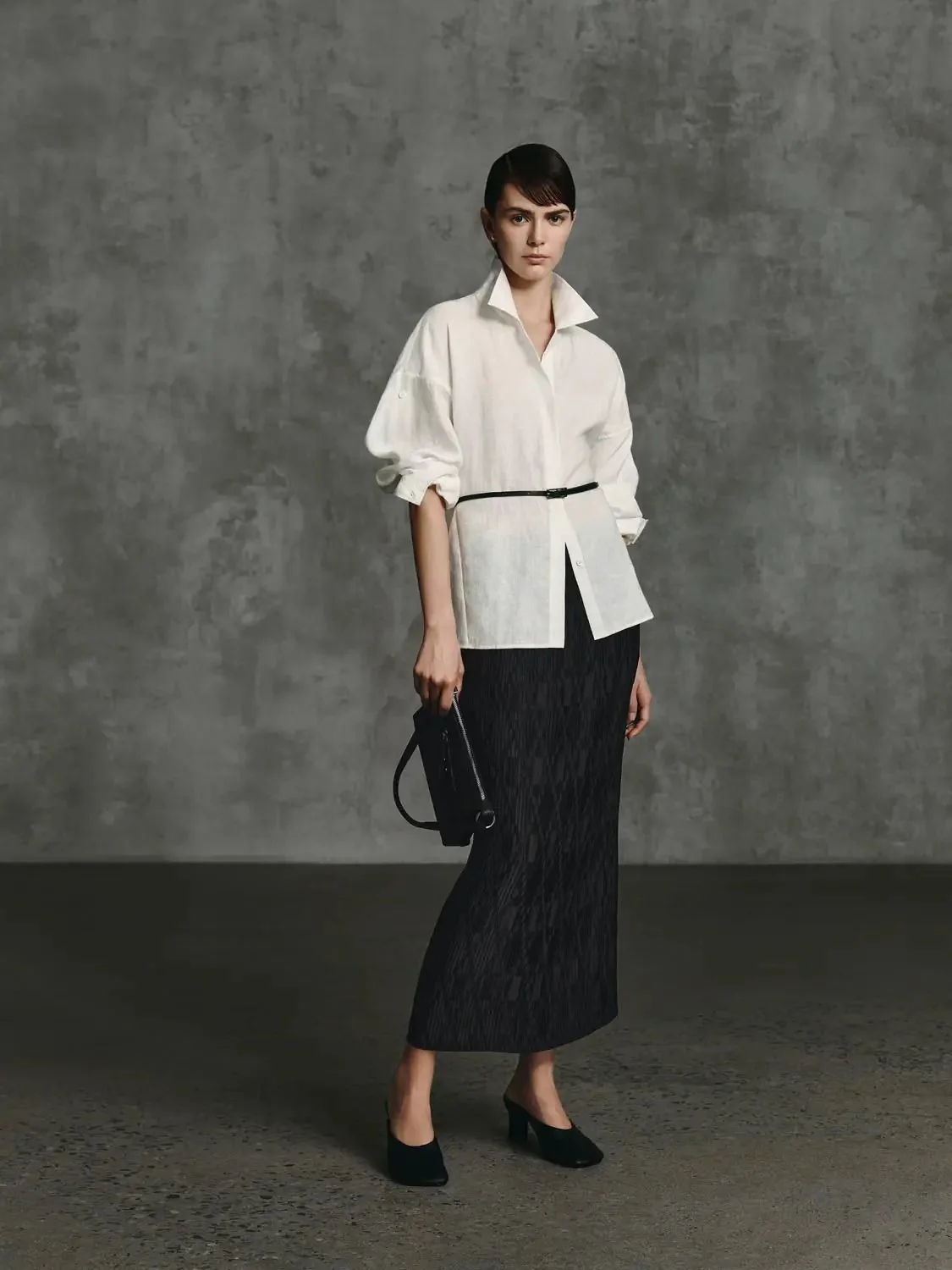 8693-elegant-crinkled-textured-polyester-maxi-pleated-skirts-7.webp Elegant Crinkled Textured Polyester Maxi Pleated Skirts