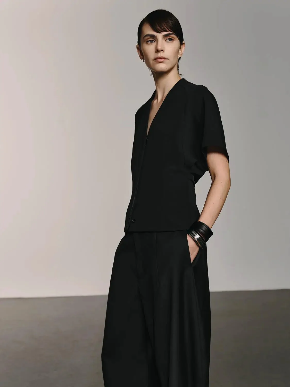 8711-v-neck-kimono-sleeve-shirts-2.webp V-Neck Kimono Sleeve Shirts