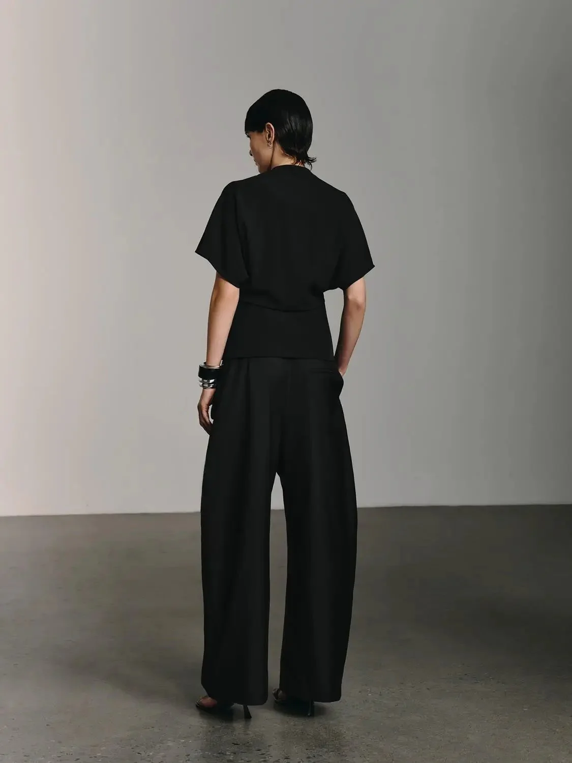 8711-v-neck-kimono-sleeve-shirts-6.webp V-Neck Kimono Sleeve Shirts