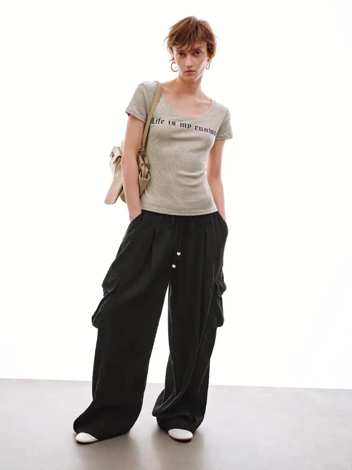 8776-linen-viscose-blend-wide-leg-cargo-pants-1.webp Linen-Viscose Blend Wide Leg Cargo Pants