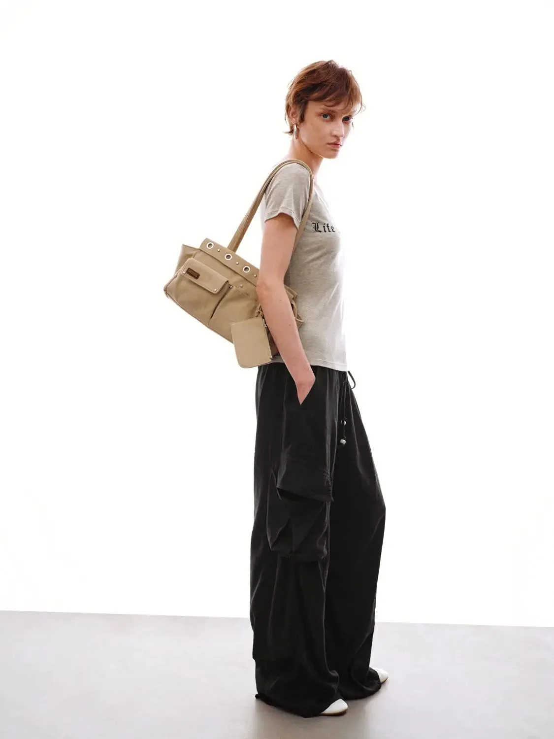 8776-linen-viscose-blend-wide-leg-cargo-pants-2.webp Linen-Viscose Blend Wide Leg Cargo Pants