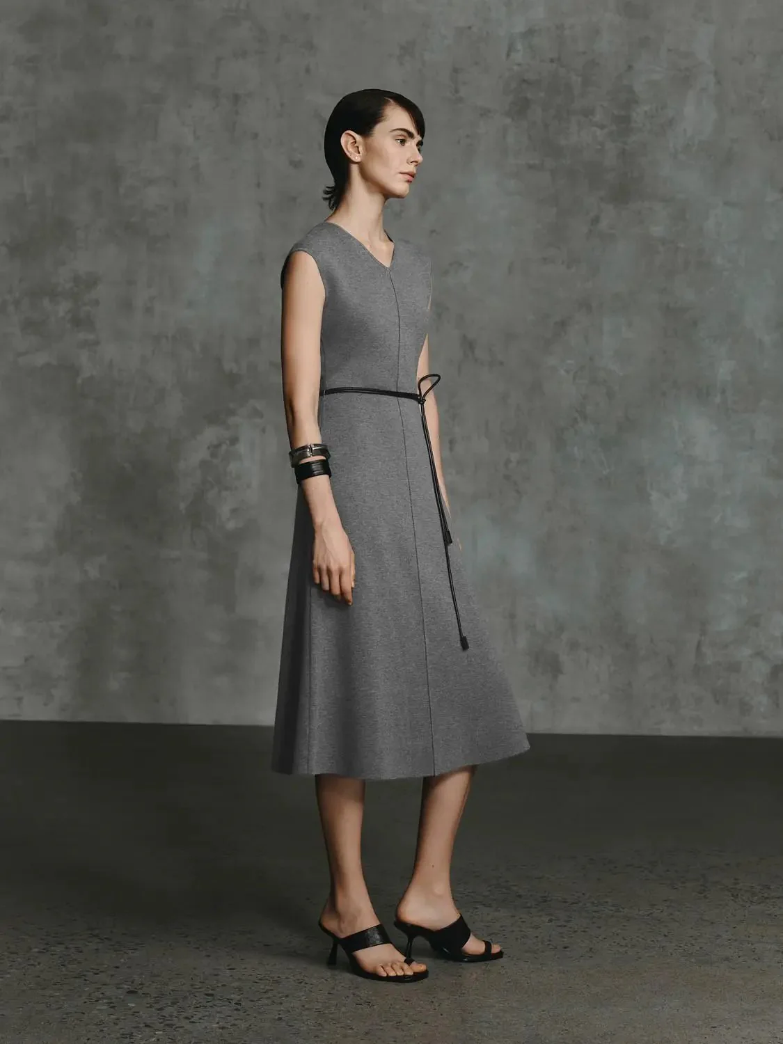 8799-grey-polyamide-blend-midi-belt-dresses-with-subtle-stretch-2.webp Grey Polyamide Blend Midi Belt Dresses With Subtle Stretch