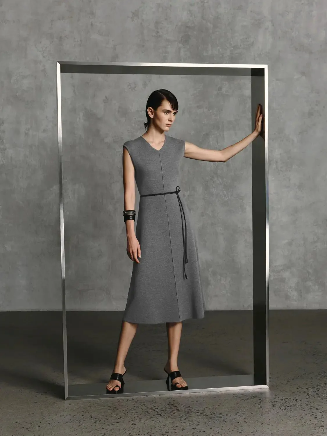 8799-grey-polyamide-blend-midi-belt-dresses-with-subtle-stretch-3.webp Grey Polyamide Blend Midi Belt Dresses With Subtle Stretch