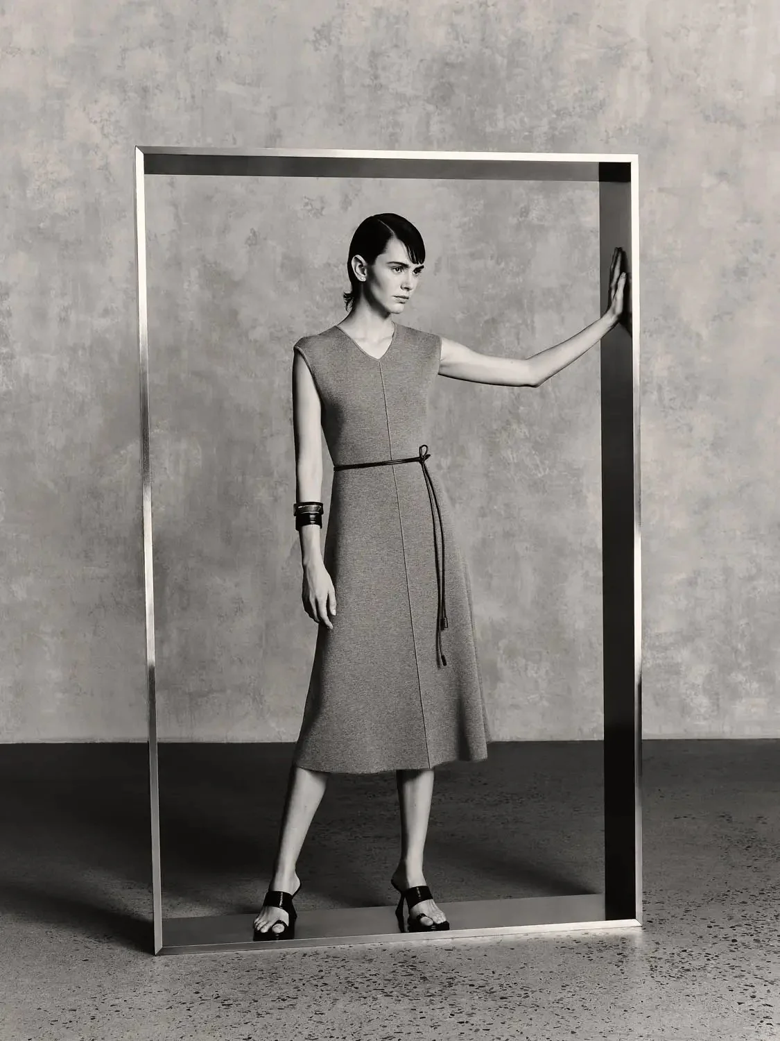8799-grey-polyamide-blend-midi-belt-dresses-with-subtle-stretch-5.webp Grey Polyamide Blend Midi Belt Dresses With Subtle Stretch