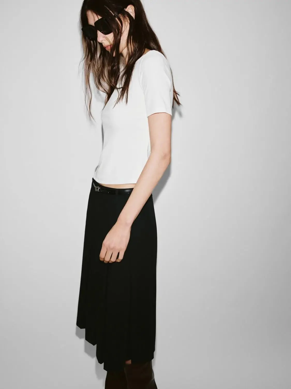 883-cotton-viscose-blend-boat-neck-skinny-fit-t-shirts-2.webp Cotton-Viscose Blend Boat Neck Skinny-Fit T-Shirts