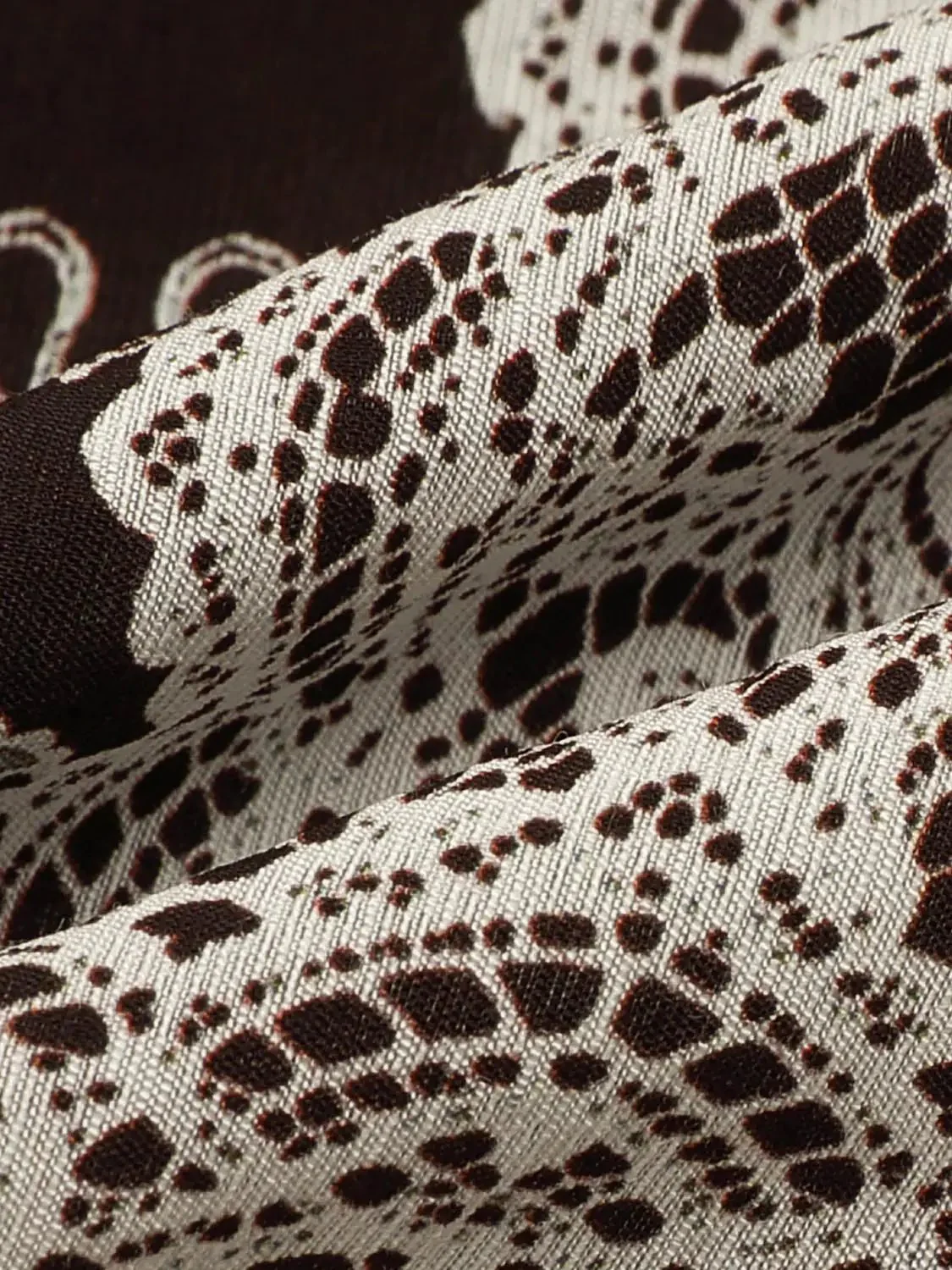 8866-thin-stretch-viscose-blend-lace-pattern-sleeveless-overhead-shirts-3.webp Thin Stretch Viscose Blend Lace Pattern Sleeveless Overhead Shirts