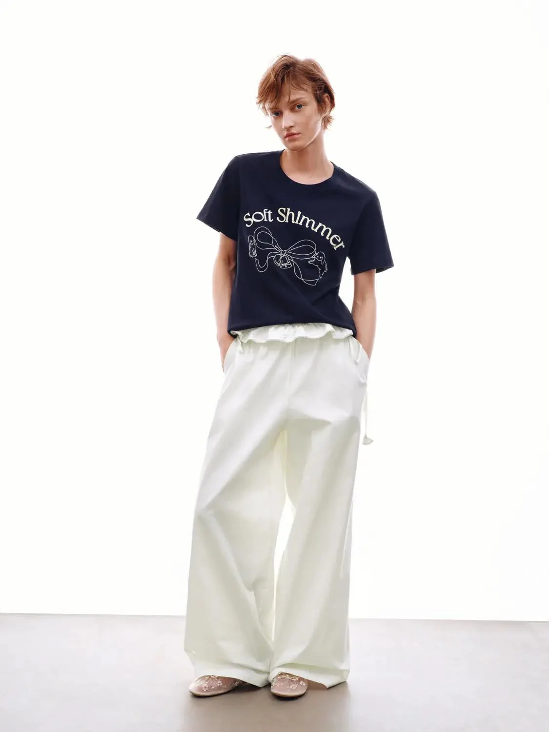 8872-soft-shimmer-bow-graphic-crew-neck-t-shirts-4.webp Soft Shimmer Bow Graphic Crew Neck T-Shirts