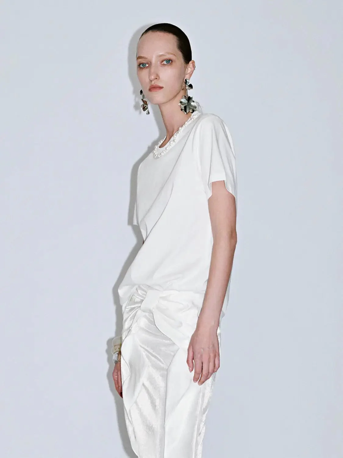 899-elegant-pearl-embellished-cotton-t-shirt-2.webp Elegant Pearl-Embellished Cotton T Shirt
