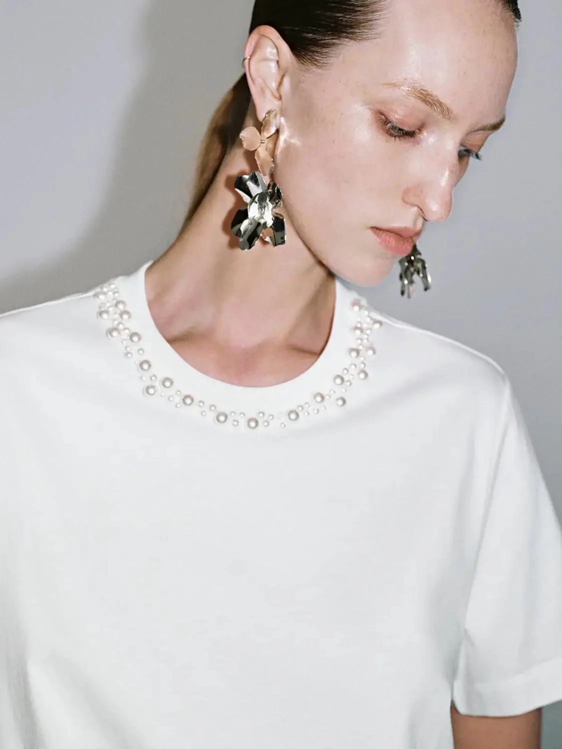 899-elegant-pearl-embellished-cotton-t-shirt-3.webp Elegant Pearl-Embellished Cotton T Shirt