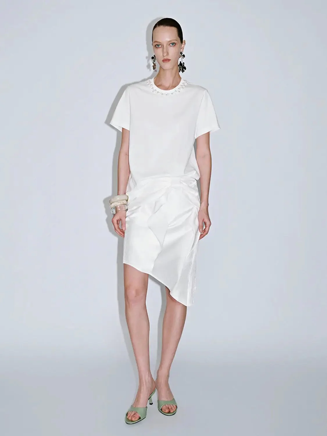 899-elegant-pearl-embellished-cotton-t-shirt-5.webp Elegant Pearl-Embellished Cotton T Shirt