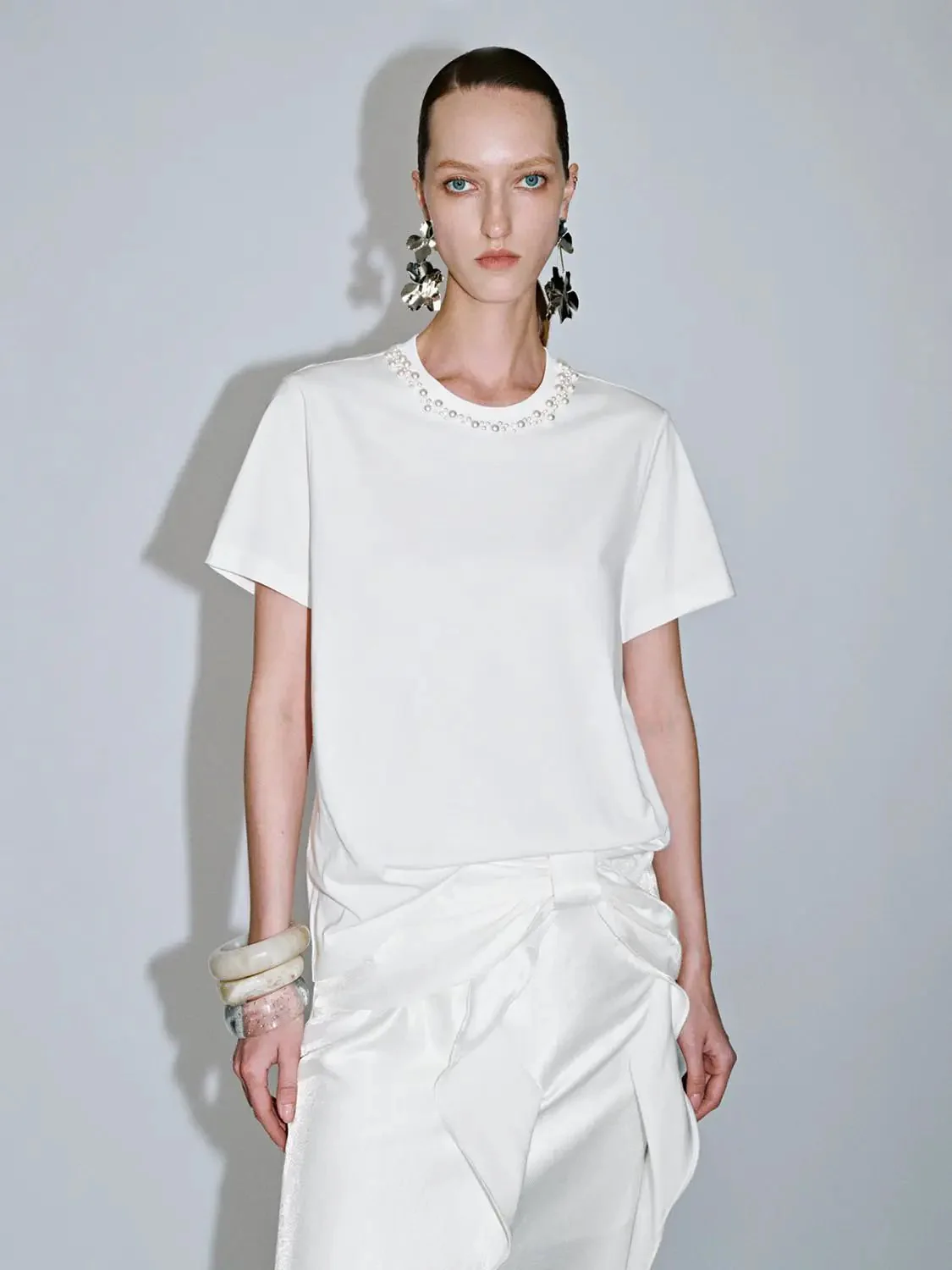 899-elegant-pearl-embellished-cotton-t-shirt-7.webp Elegant Pearl-Embellished Cotton T Shirt