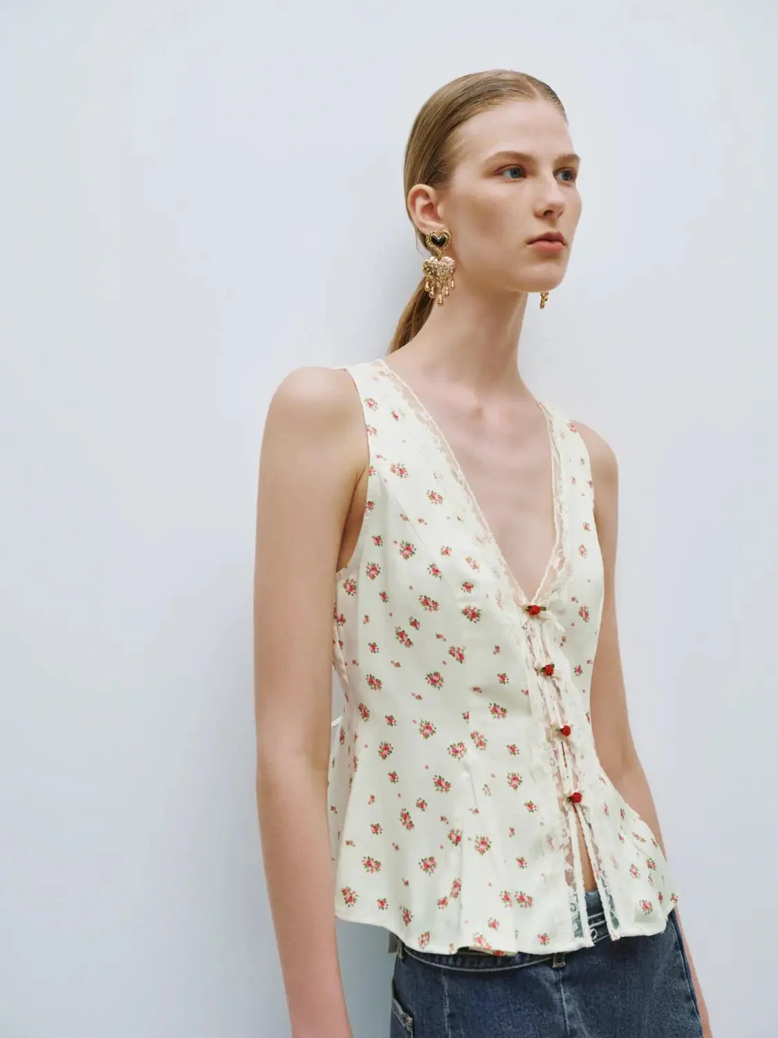 9092-lace-decor-floral-vests-2.webp Lace Décor Floral Vests