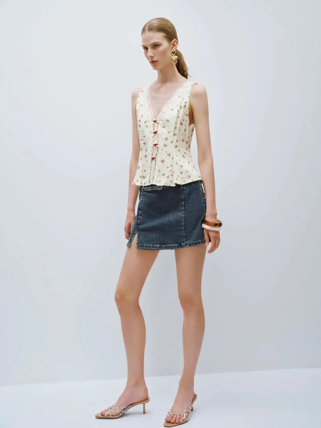 9092-lace-decor-floral-vests-5.webp Lace Décor Floral Vests