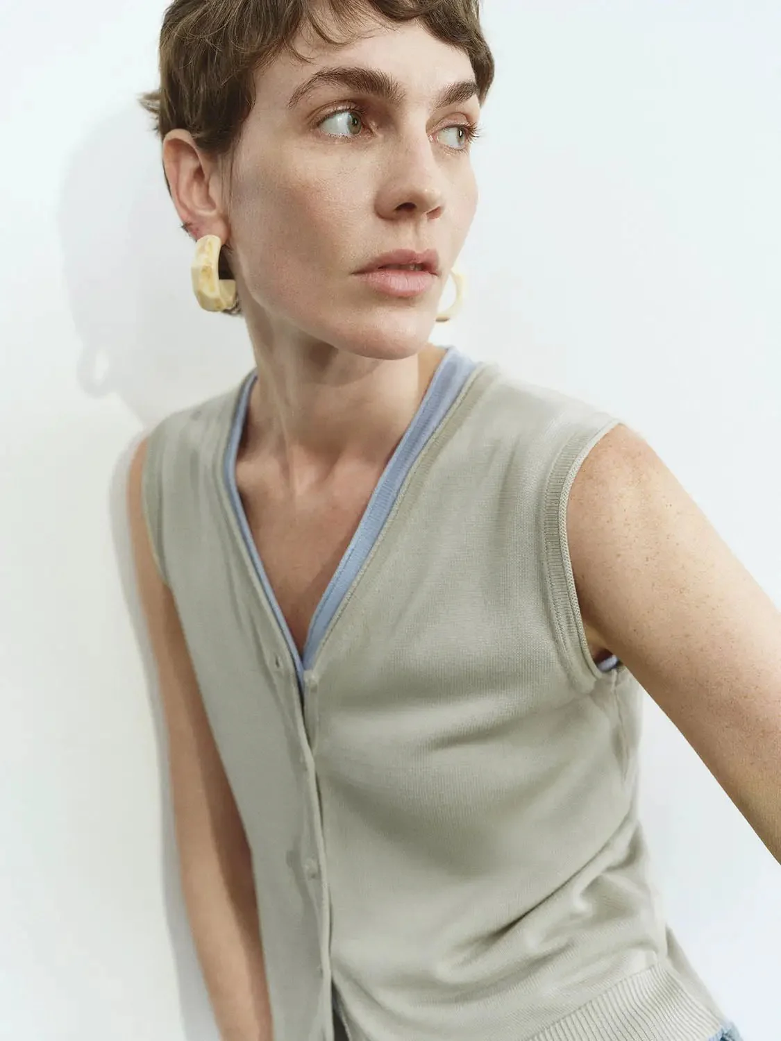 9136-sleeveless-knitted-cardigans-11.webp Sleeveless Knitted Cardigans