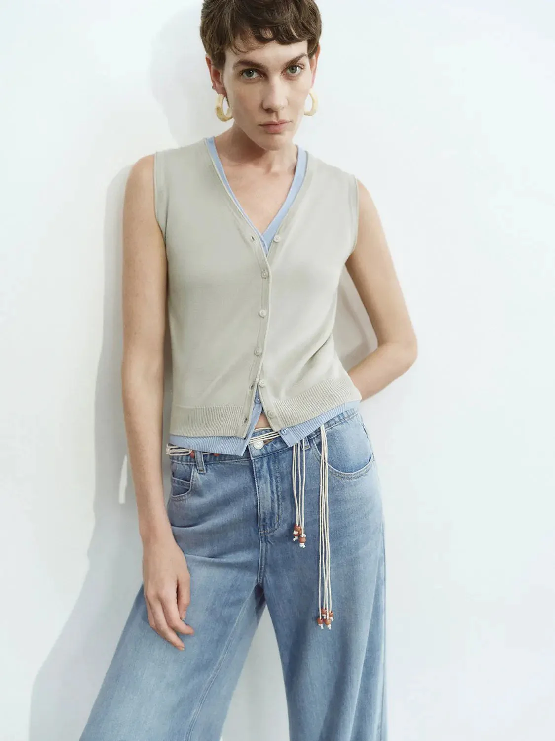 9136-sleeveless-knitted-cardigans-12.webp Sleeveless Knitted Cardigans