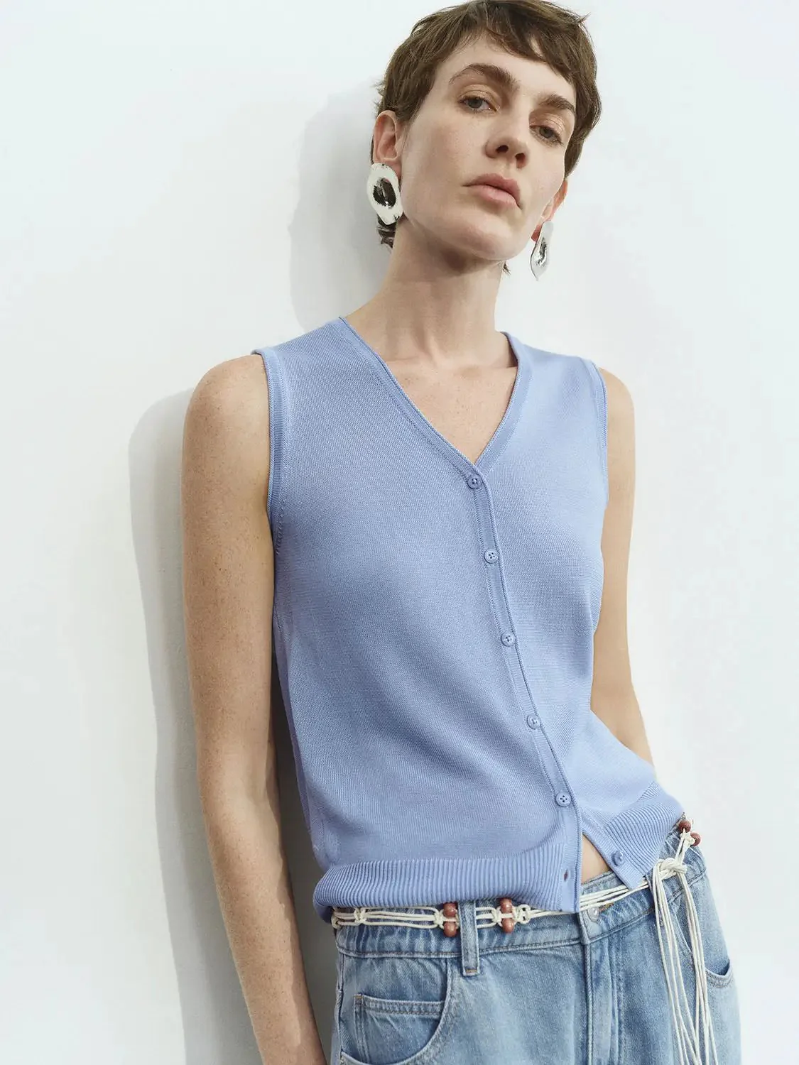 9136-sleeveless-knitted-cardigans-4.webp Sleeveless Knitted Cardigans