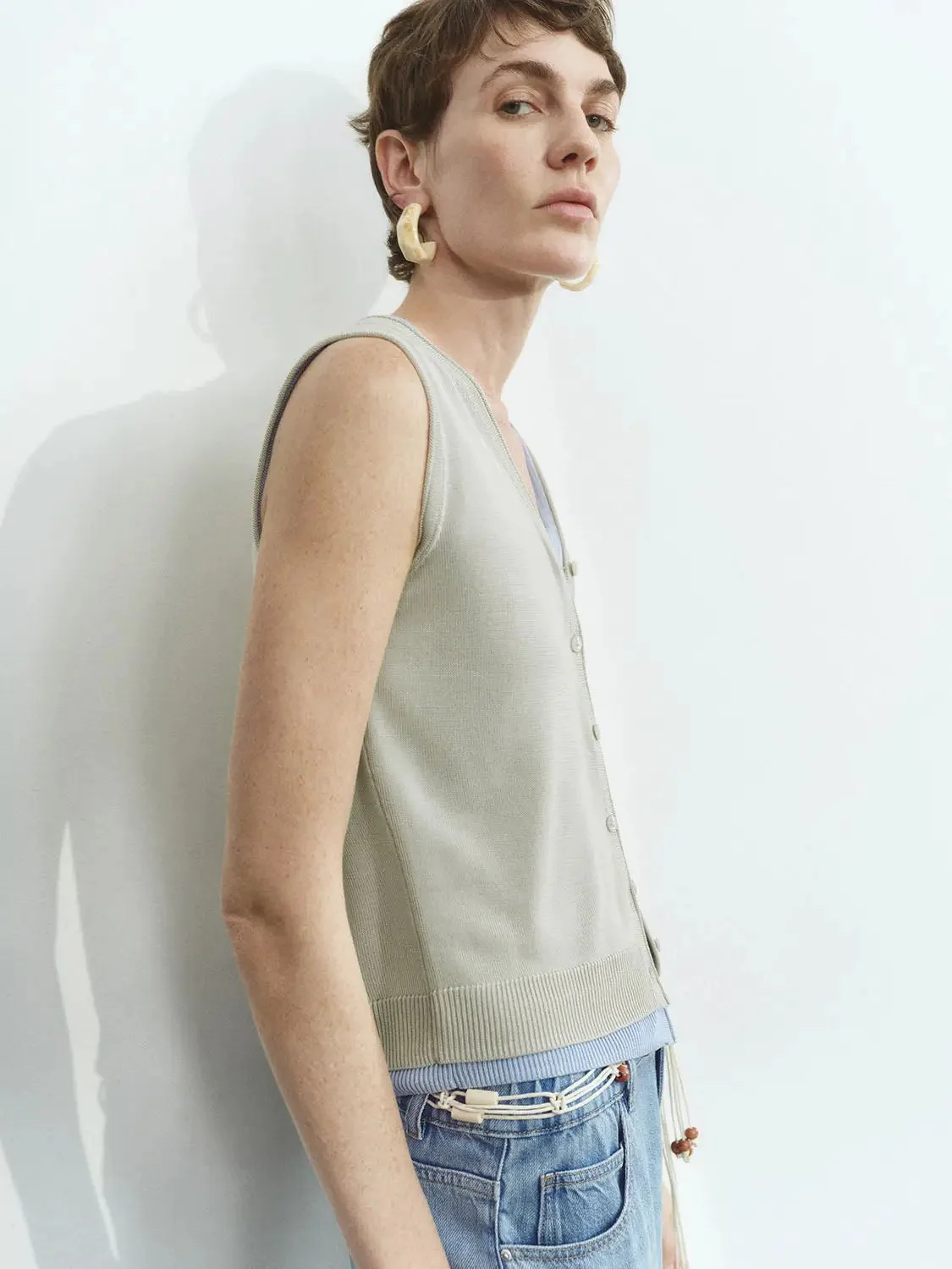 9136-sleeveless-knitted-cardigans-9.webp Sleeveless Knitted Cardigans