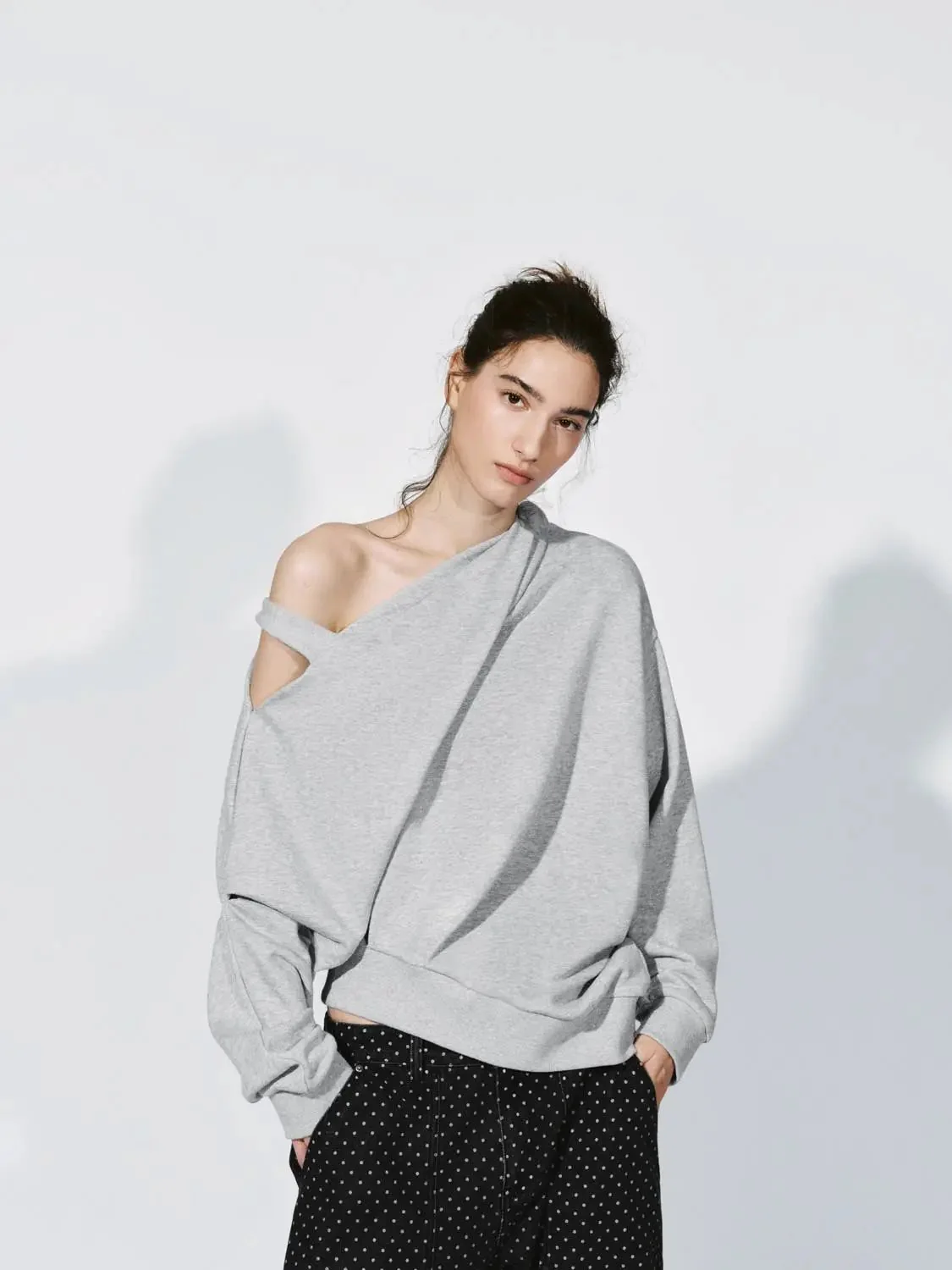 9156-cotton-one-shoulder-asymmetric-strappy-sweatshirt-2.webp Cotton One Shoulder Asymmetric Strappy Sweatshirt