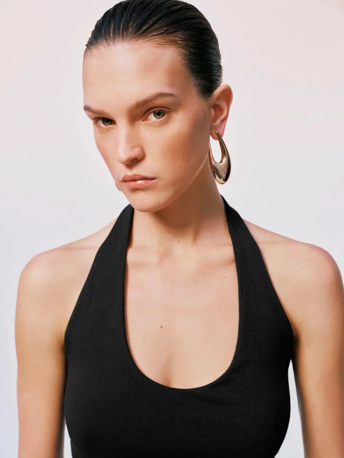 917-black-halter-neck-tops-in-viscose-cotton-elastane-blend-tops-3.webp Black Halter Neck Tops In Viscose Cotton Elastane Blend Tops