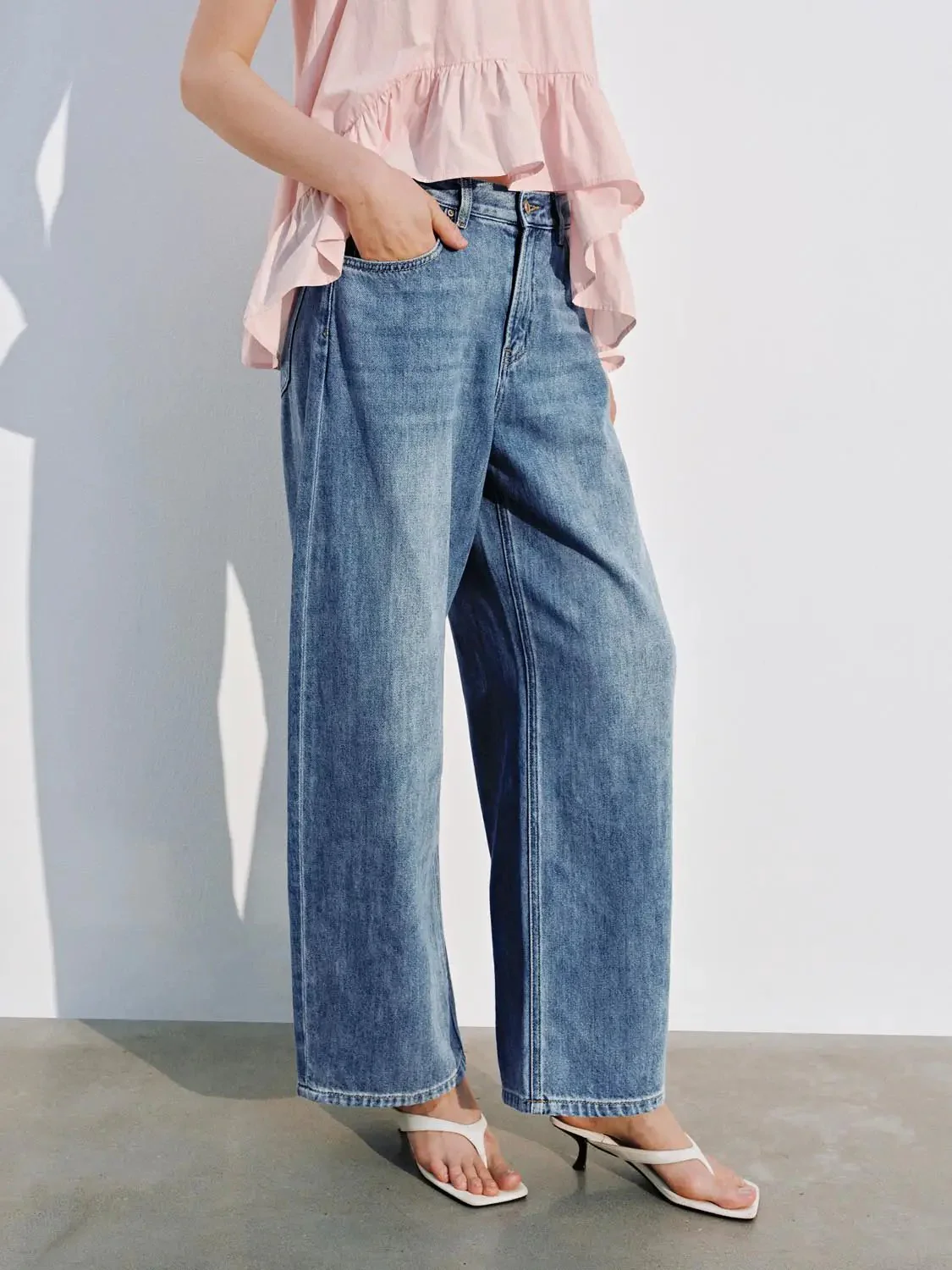 9219-barrel-leg-jeans-with-slight-stretch-for-everyday-comfort-3.webp Barrel Leg Jeans With Slight Stretch For Everyday Comfort