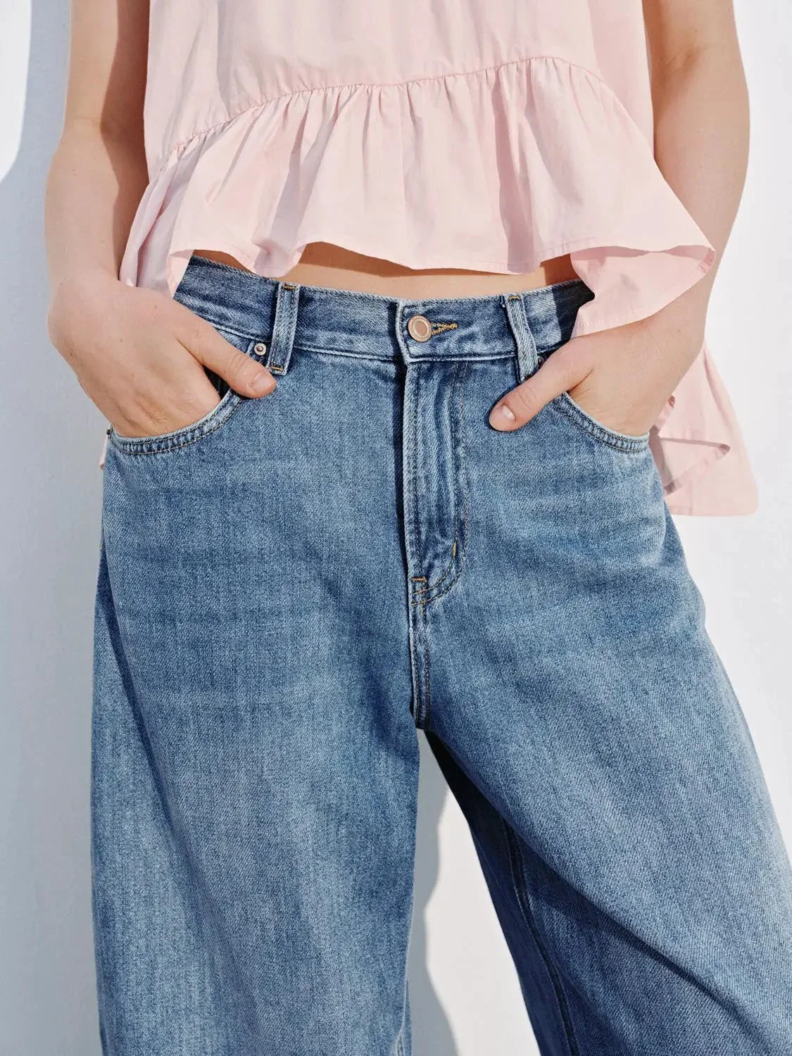 9219-barrel-leg-jeans-with-slight-stretch-for-everyday-comfort-5.webp Barrel Leg Jeans With Slight Stretch For Everyday Comfort