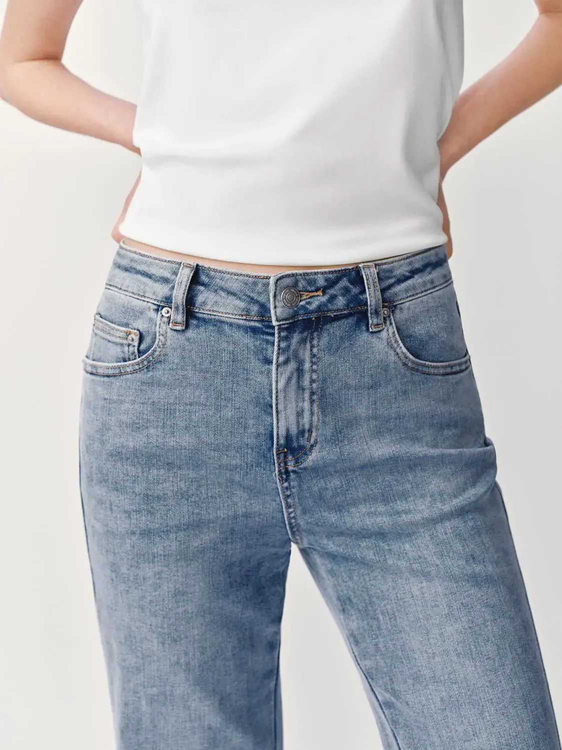9251-denim-flared-leg-jeans-5.webp Denim Flared-Leg Jeans