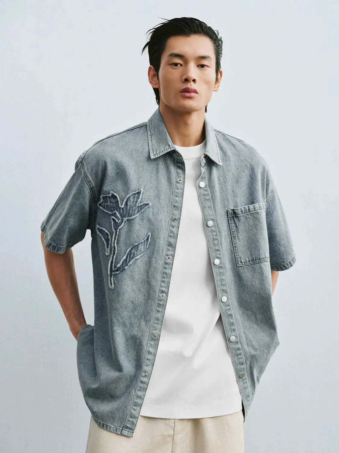 9300-patchwork-detail-short-sleeve-shirts-with-slight-stretch-and-medium-thickness-1.webp Patchwork Detail Short Sleeve Shirts With Slight Stretch And Medium Thickness