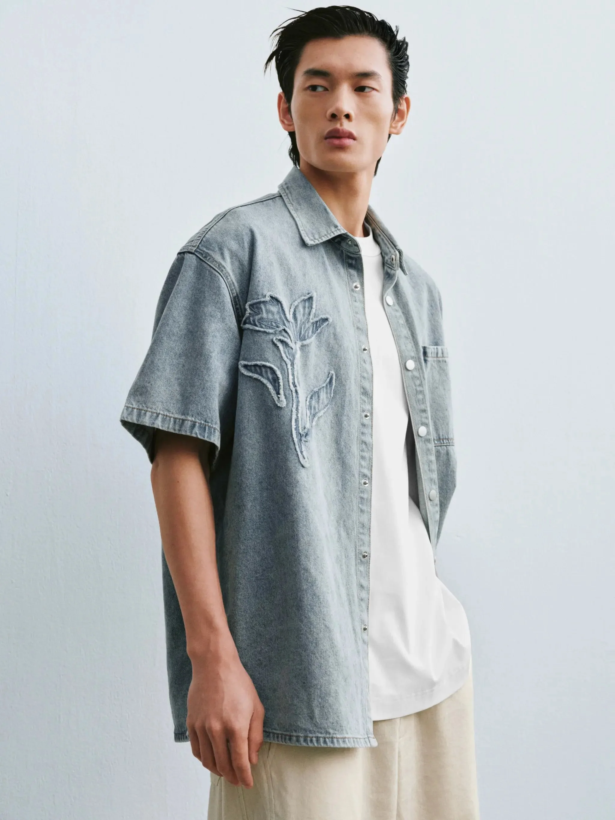 9300-patchwork-detail-short-sleeve-shirts-with-slight-stretch-and-medium-thickness-2.webp Patchwork Detail Short Sleeve Shirts With Slight Stretch And Medium Thickness