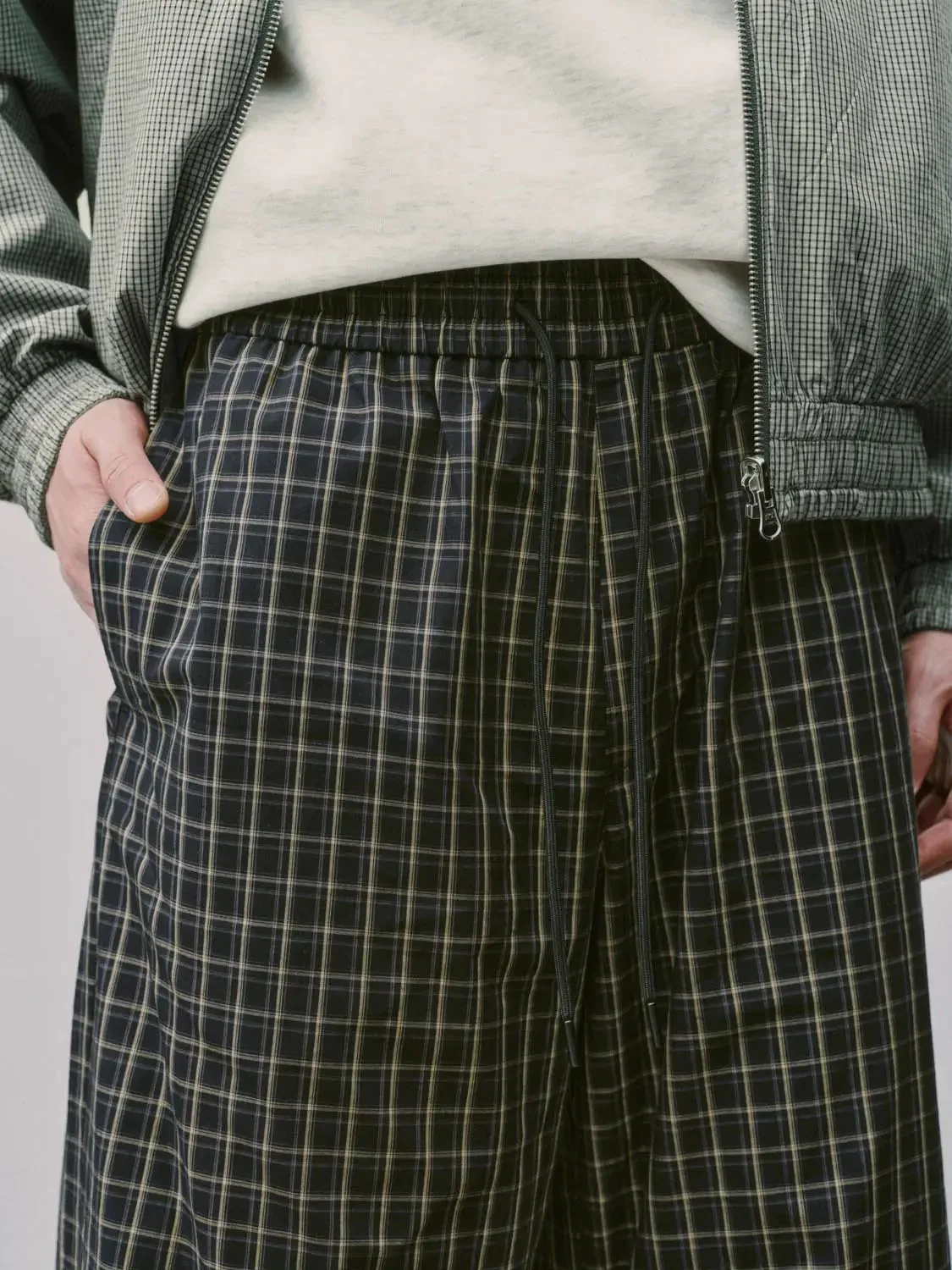 9305-plaid-cotton-relaxed-fit-pocket-wide-leg-pants-6.webp Plaid Cotton Relaxed Fit Pocket Wide Leg Pants