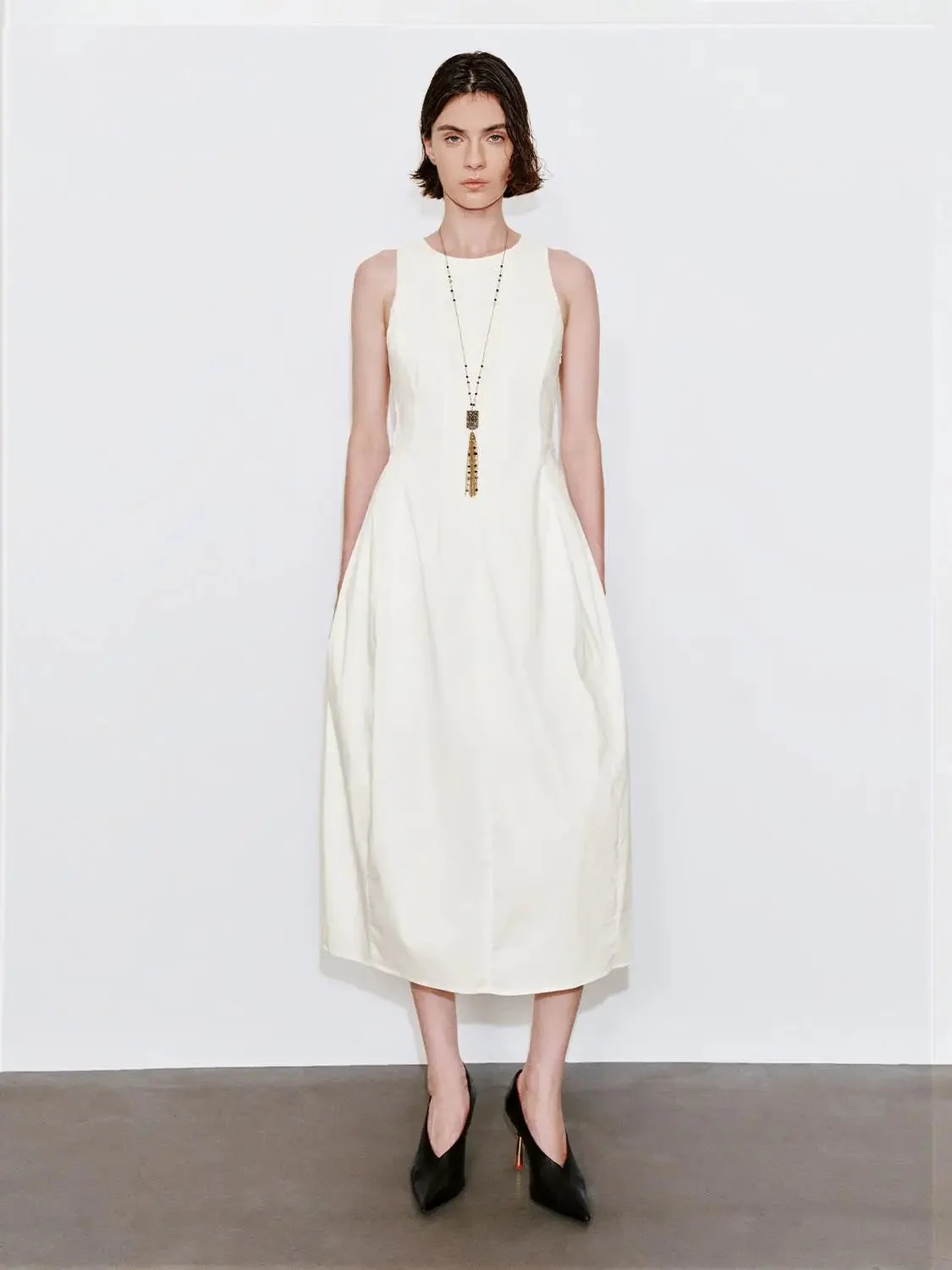 965-cotton-blend-sleeveless-seamed-balloon-midi-dresses-1.webp Cotton Blend Sleeveless Seamed Balloon Midi Dresses