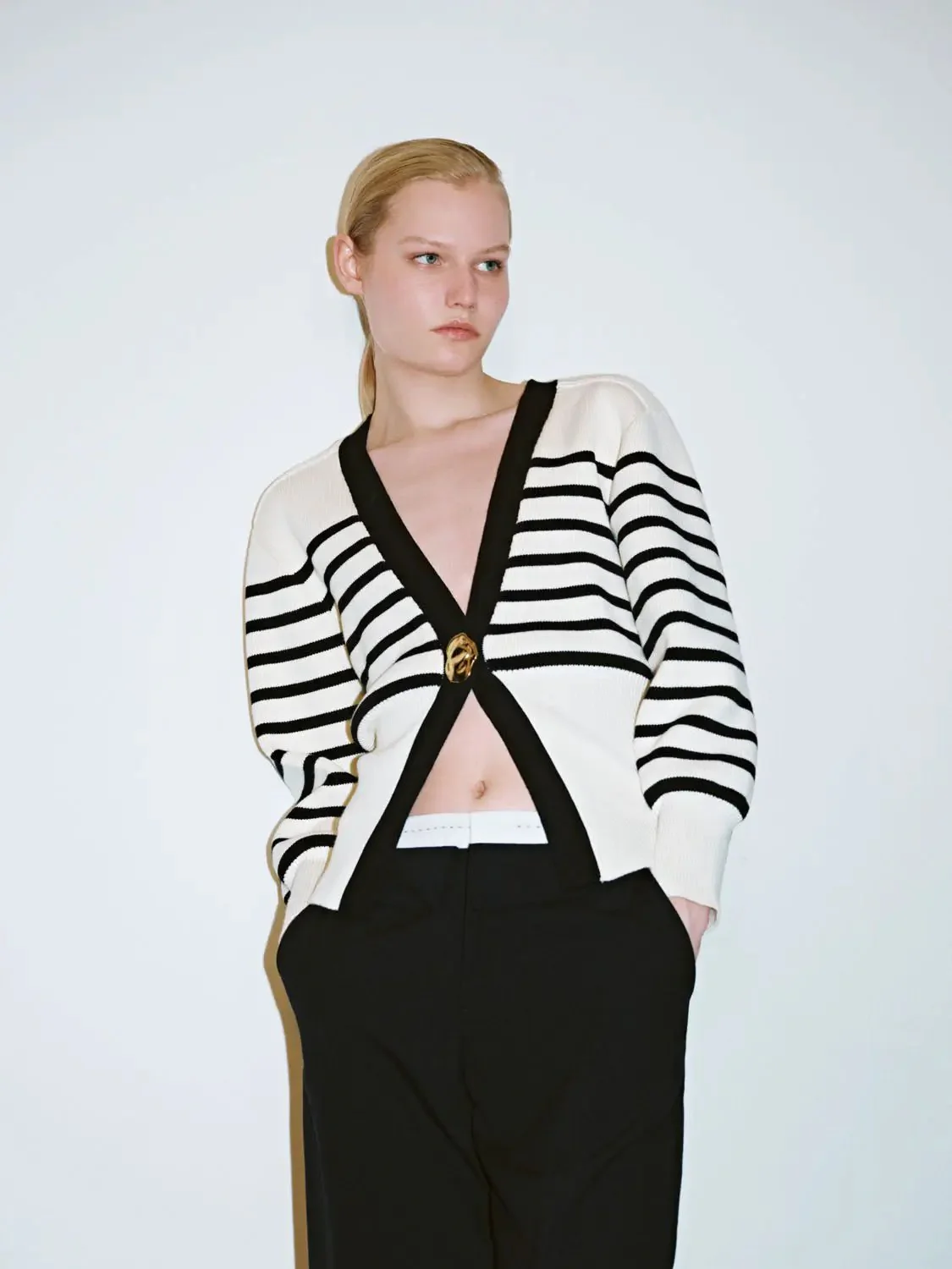 9792-elegant-striped-v-neck-knit-buttoned-cardigan-2.webp Elegant Striped V-Neck Knit Buttoned Cardigan