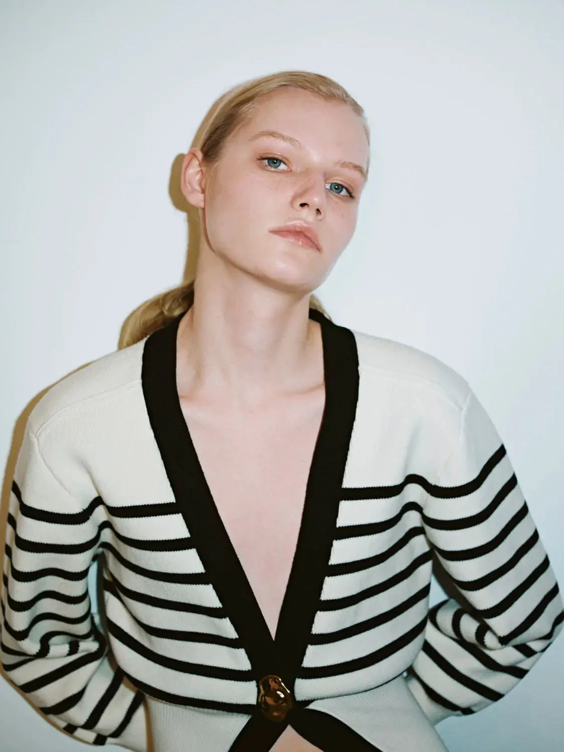 9792-elegant-striped-v-neck-knit-buttoned-cardigan-33.webp Elegant Striped V-Neck Knit Buttoned Cardigan