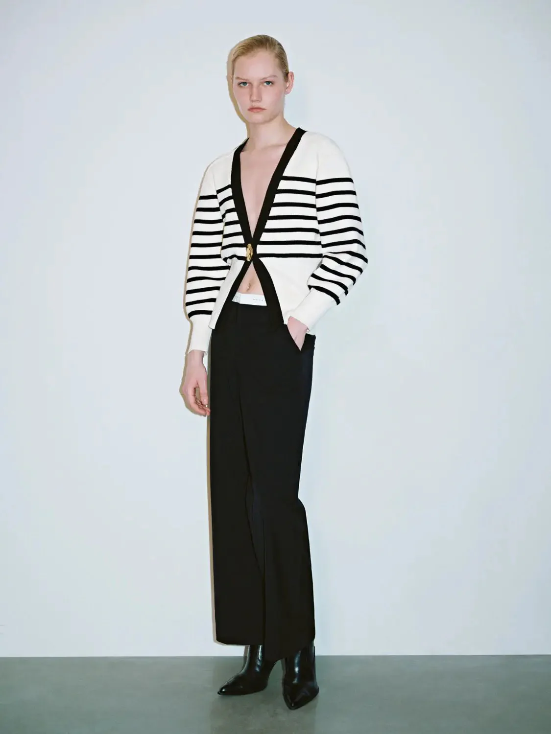 9792-elegant-striped-v-neck-knit-buttoned-cardigan-34.webp Elegant Striped V-Neck Knit Buttoned Cardigan