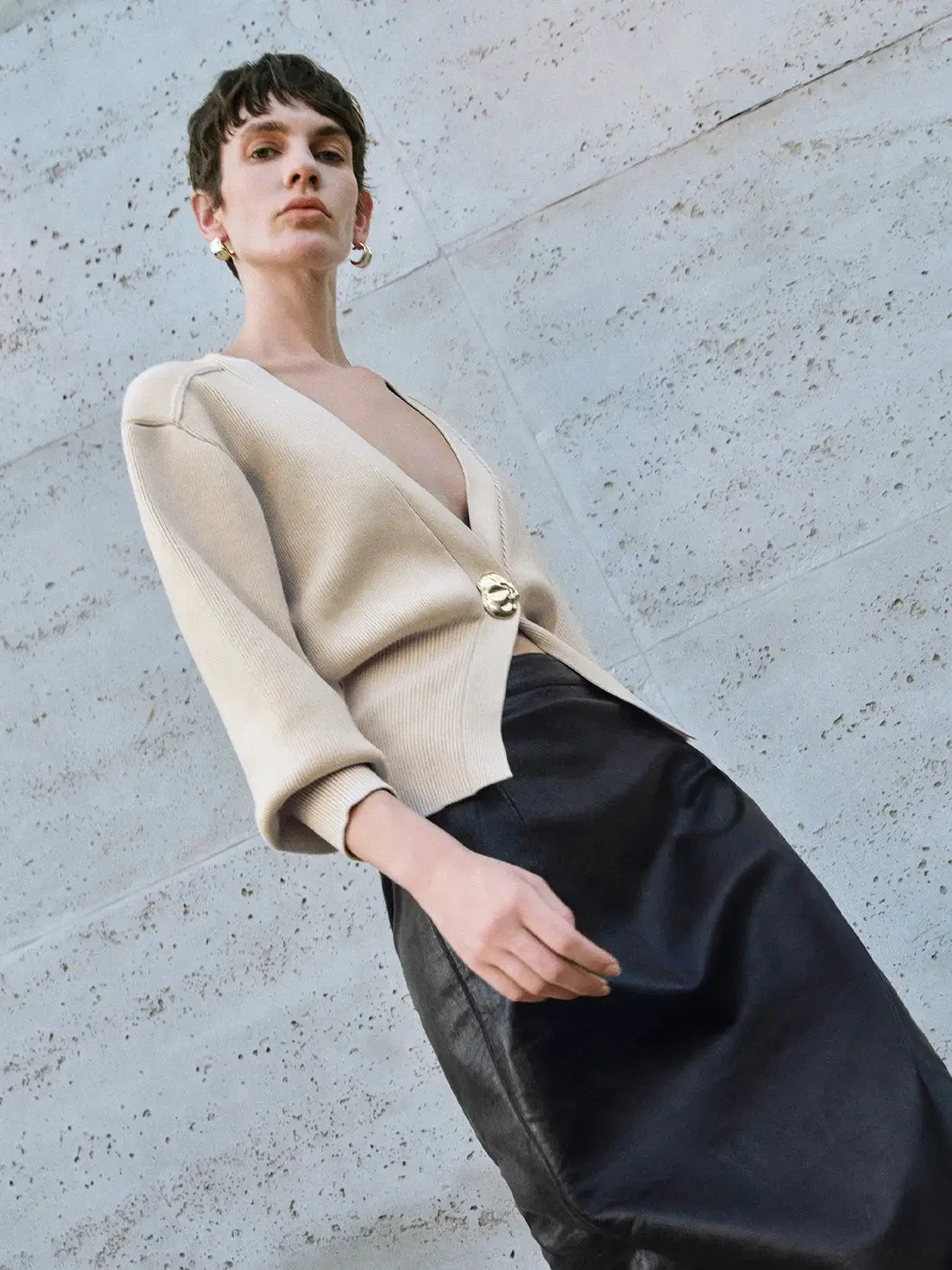 9792-elegant-striped-v-neck-knit-buttoned-cardigan-37.webp Elegant Striped V-Neck Knit Buttoned Cardigan