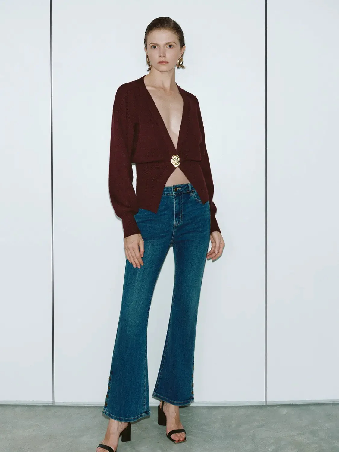9792-elegant-striped-v-neck-knit-buttoned-cardigan-7.webp Elegant Striped V-Neck Knit Buttoned Cardigan